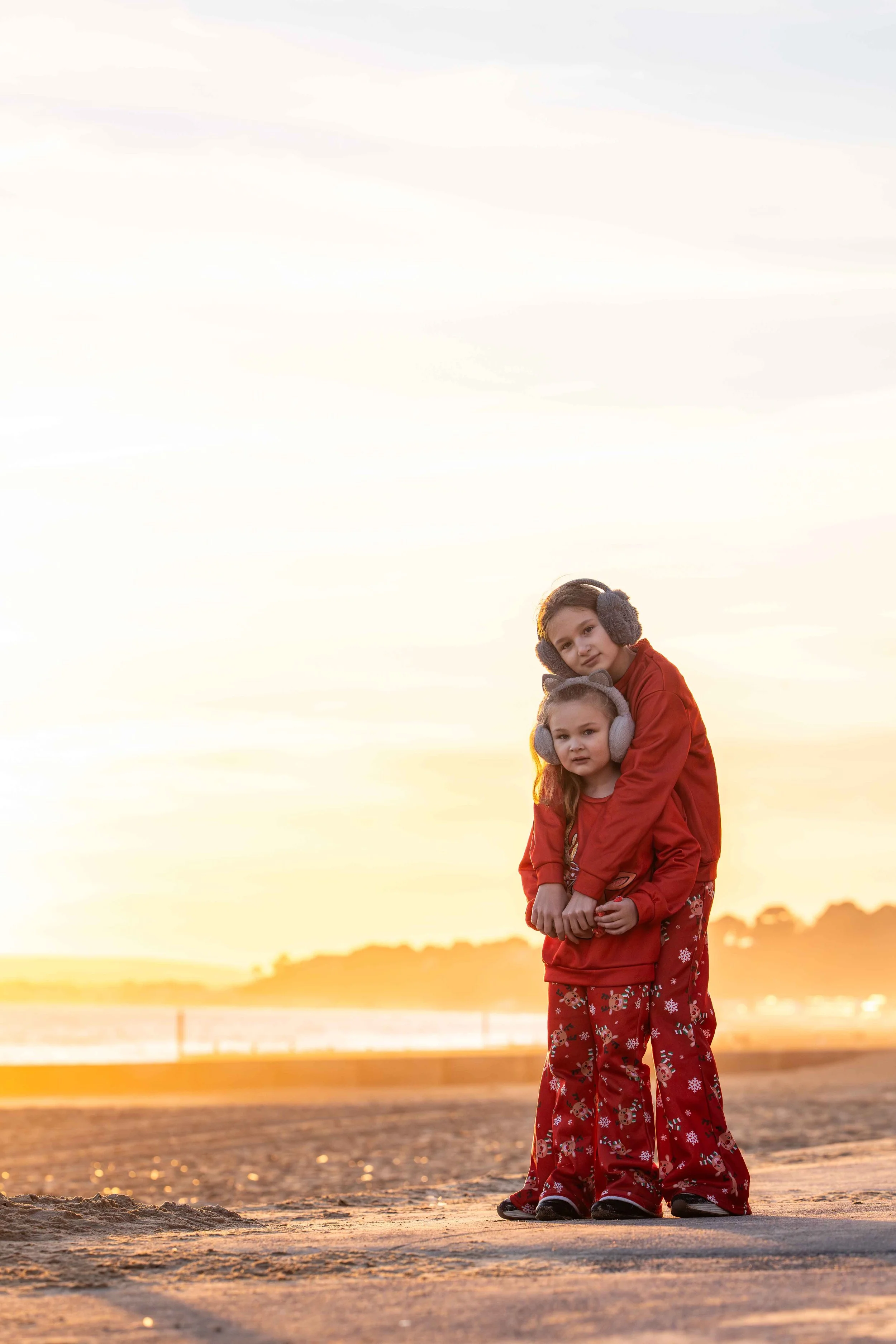 photoshoot of two sisters during sunset in Dorset