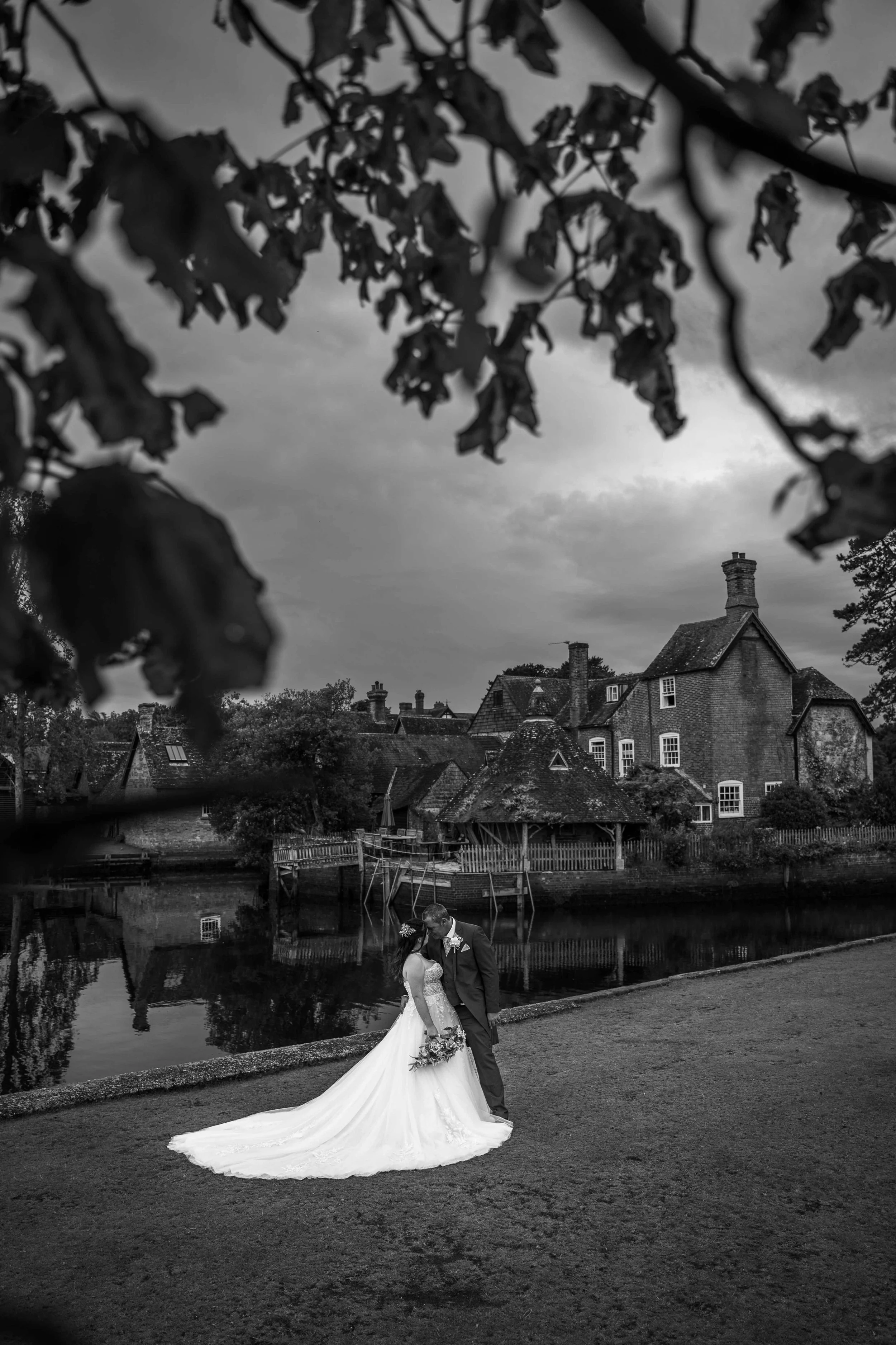 dramatic wedding photography in Bealieu, New Forest
