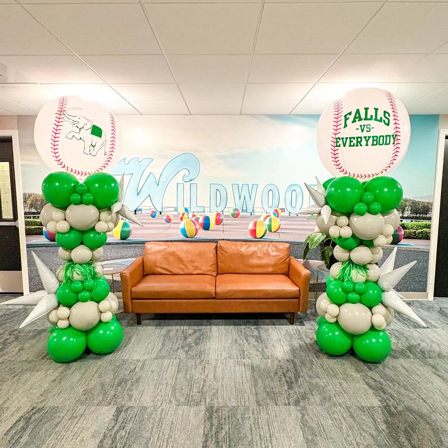 ⚾⬆️ Insert your favorite baseball players here ⬆️⚾️

Whether they&rsquo;re hitting home runs, stealing bases, or gathering for an out-of-town tournament add a little POP to your next team celebration with our crazy towers! 

Perfect for opening day, 