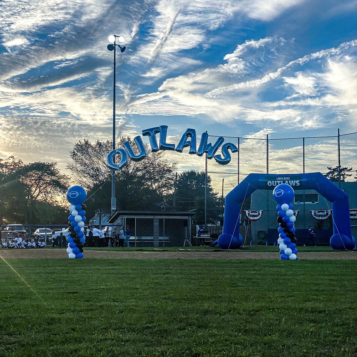 Classic &amp; POPPIN&rsquo; 🎈

Classic balloon columns are the perfect way to:
🎉 Celebrate company milestones
🏢 Make grand openings unforgettable
🙌 Recognize employees
🥂 Bring energy to corporate parties
💖 Elevate fundraisers with branded flair