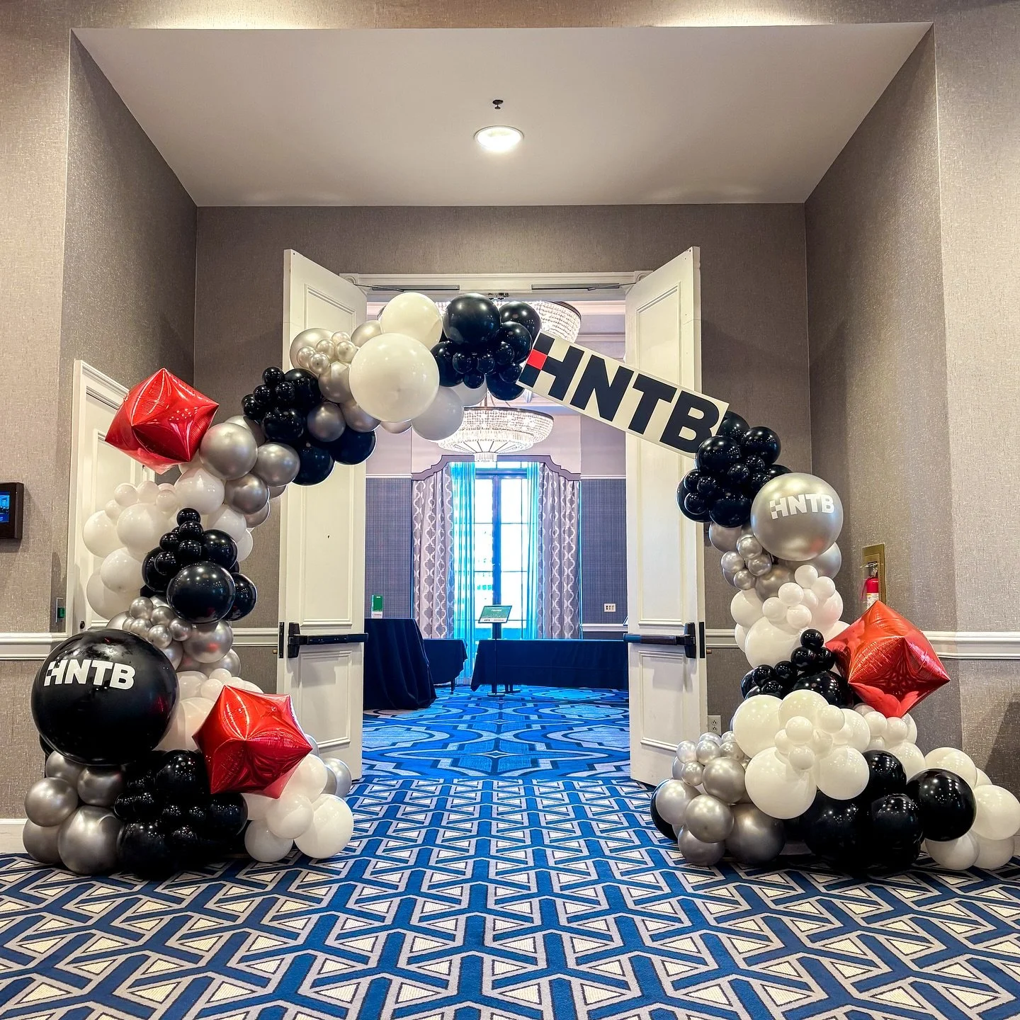 🔸Grand Entrances that POP!🔸

.
.
.
.
.
.
.
.
.
#corporateballoons #grandentrance #balloonentrance #balloonarch #balloondecor #partyinspo #organicballoongarland #philadelphiaballoons #buckscountyballoons
