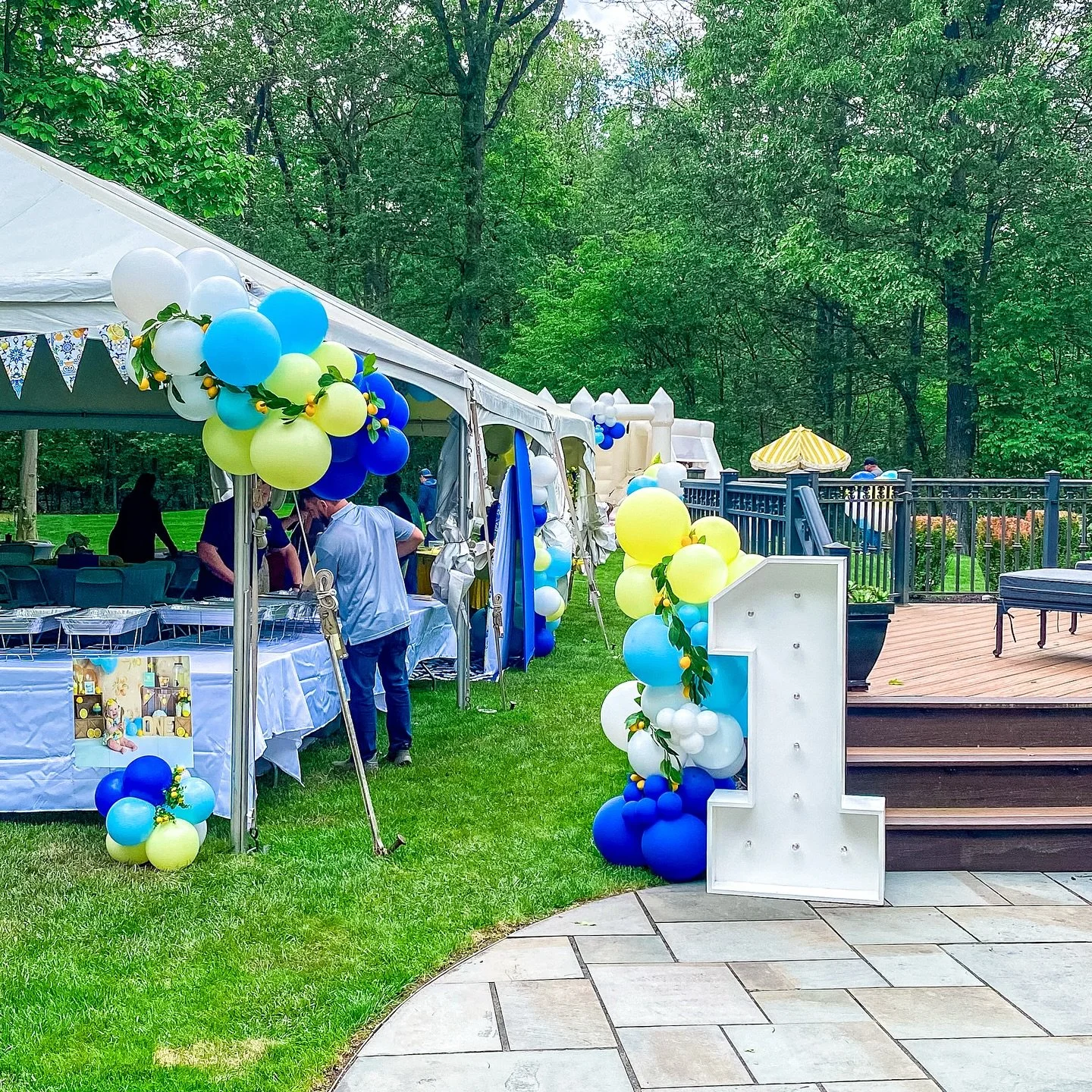 🍋Leona&rsquo;s First Batch🍋
.
.
.
.
.
.
.
.
.
#firstbirthday #firstbirthdayinspo #firstbatchbirthday #lemonbirthday #birthdayballoons #firstbirthdayballoons  #kidsbirthdayparty #balloons #ballooninstall #kidsbirthdays #balloonarch #organicballoonga