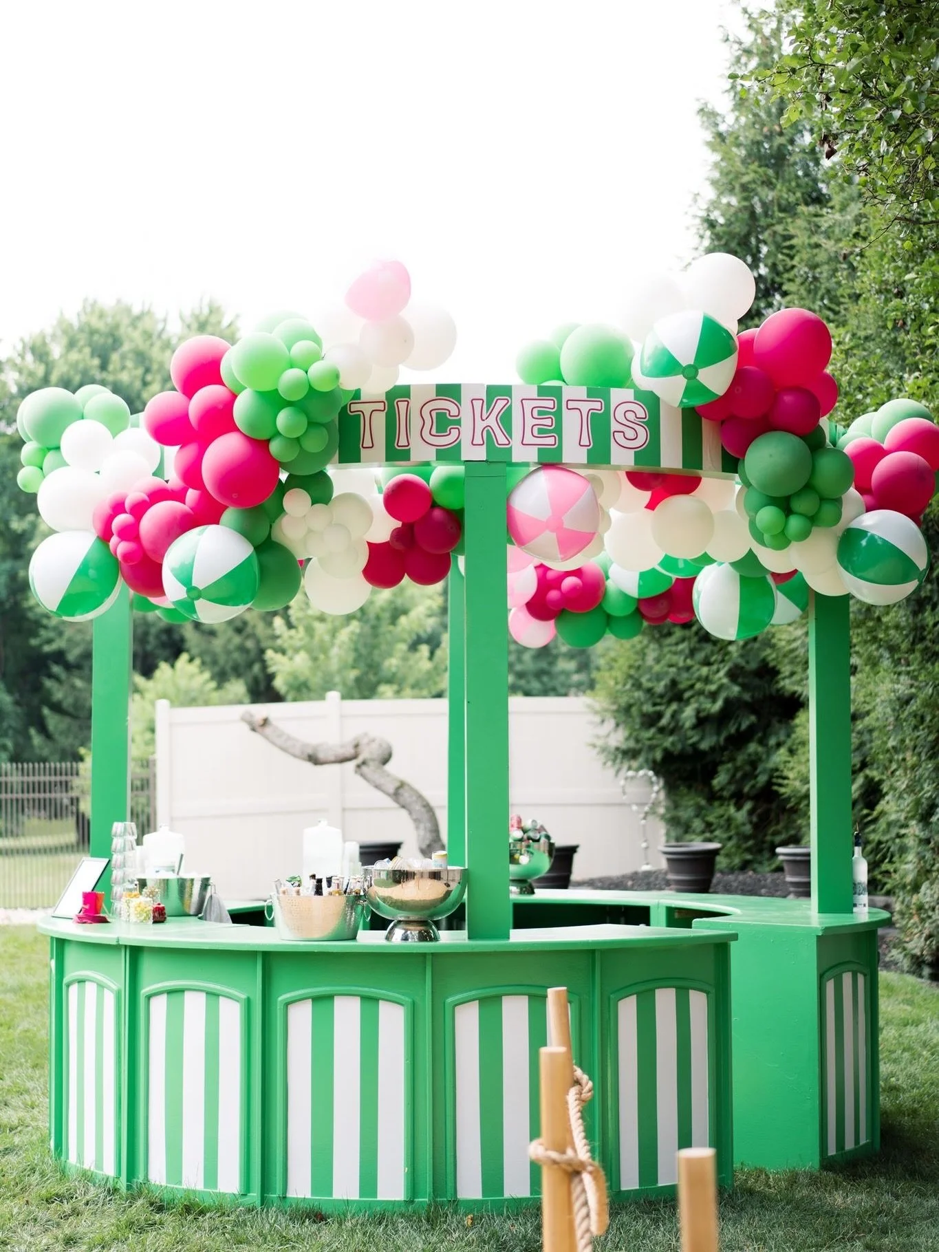 A 360 moment on its own 💗💚

Hot pink, vibrant green + playful beach ball details transform this 360 bar into a statement piece designed to be seen from every angle.

Proof that balloons don&rsquo;t just decorate the space &mdash; they MAKE the mome