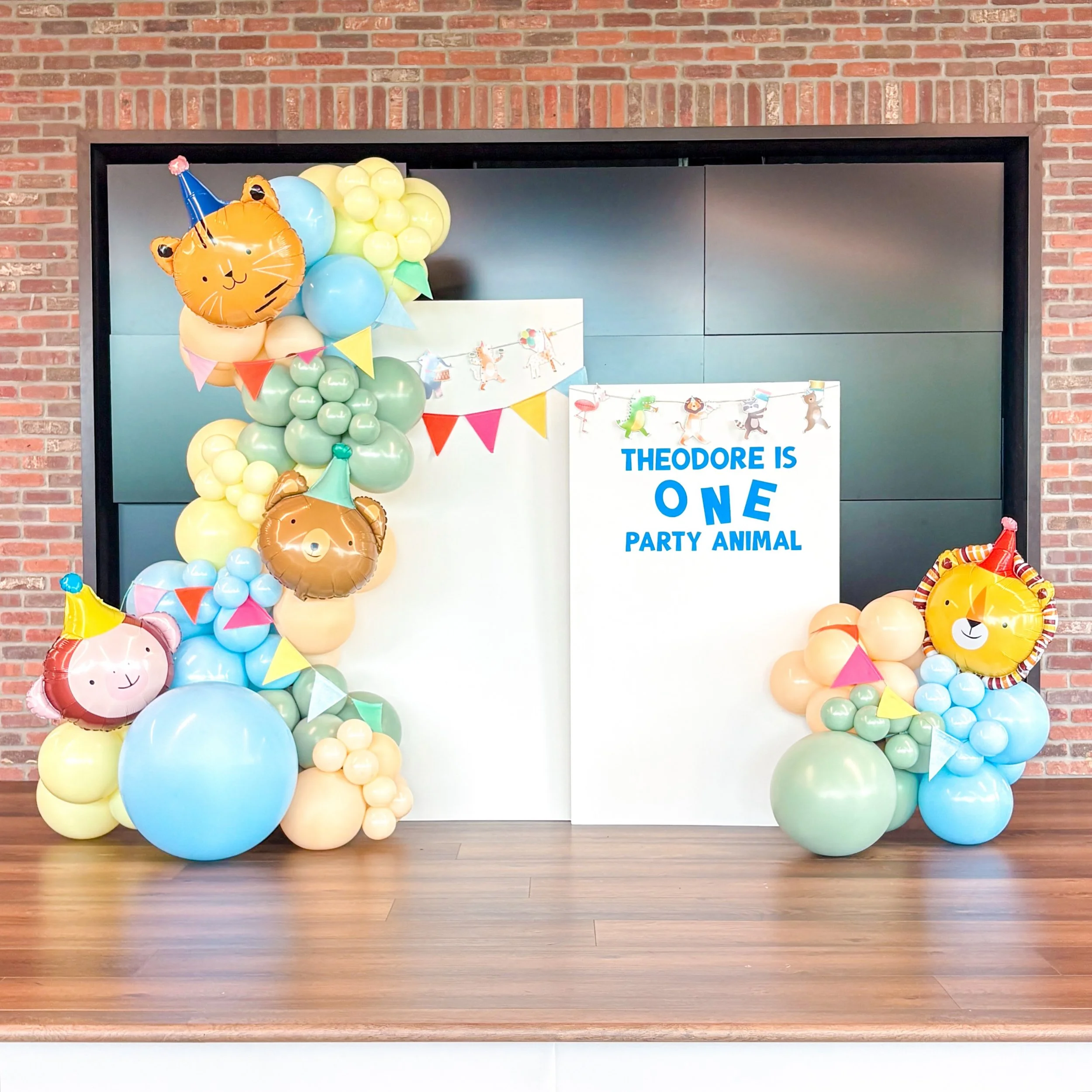 🦁🐻🎈 Theodore is ONE wild party animal! 🎉🐵🐯

This ONE-derful celebration was full of wild colors, big birthday energy, and plenty of POP! 🎈✨

VENUE: @newtownac 

.
.
.
.
.
.
#FirstBirthday  #BalloonDecor #firstbirthdayparty #balloons #buckscoun