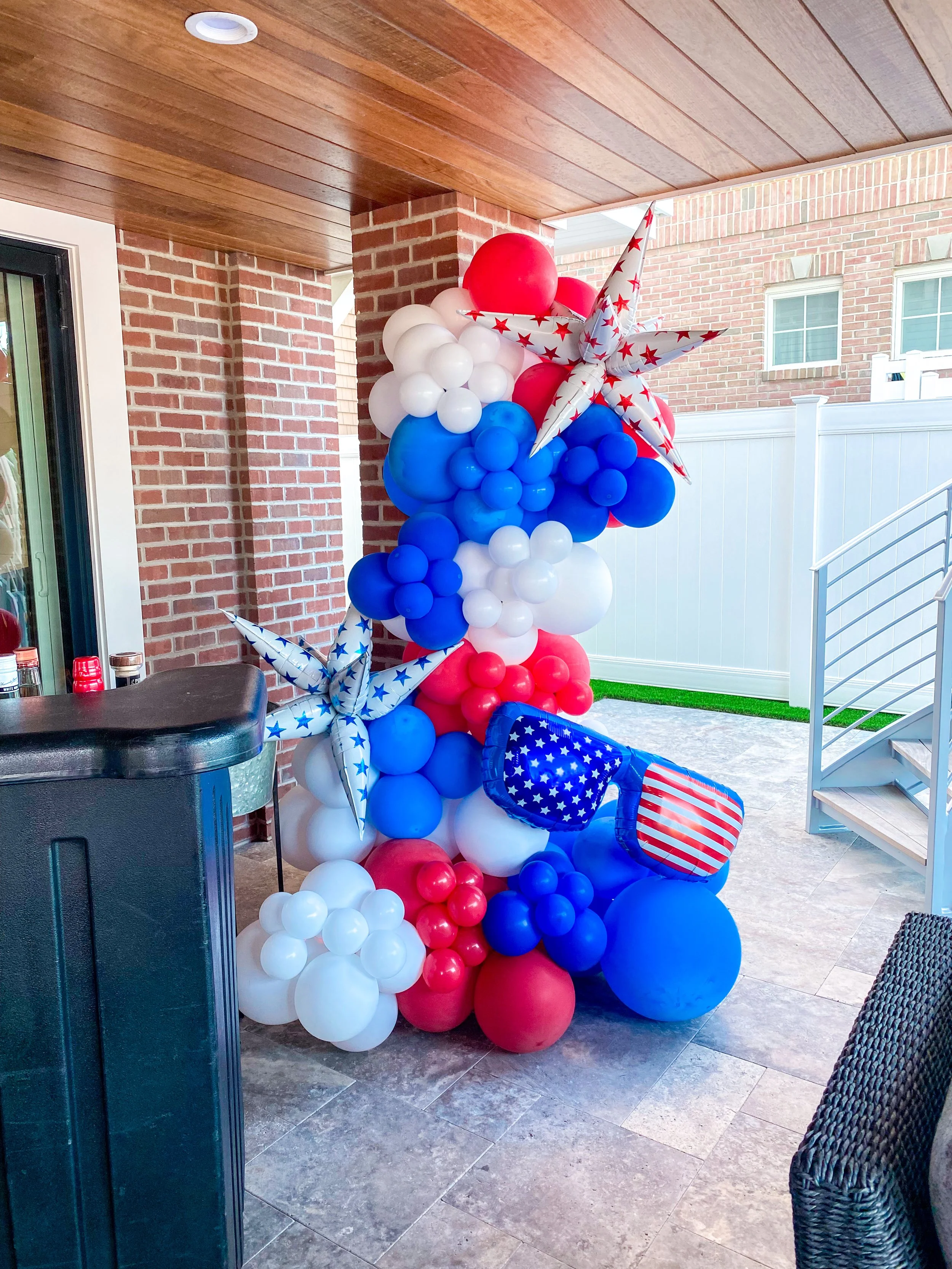 DELUXE 18FT FREE STANDING GARLAND