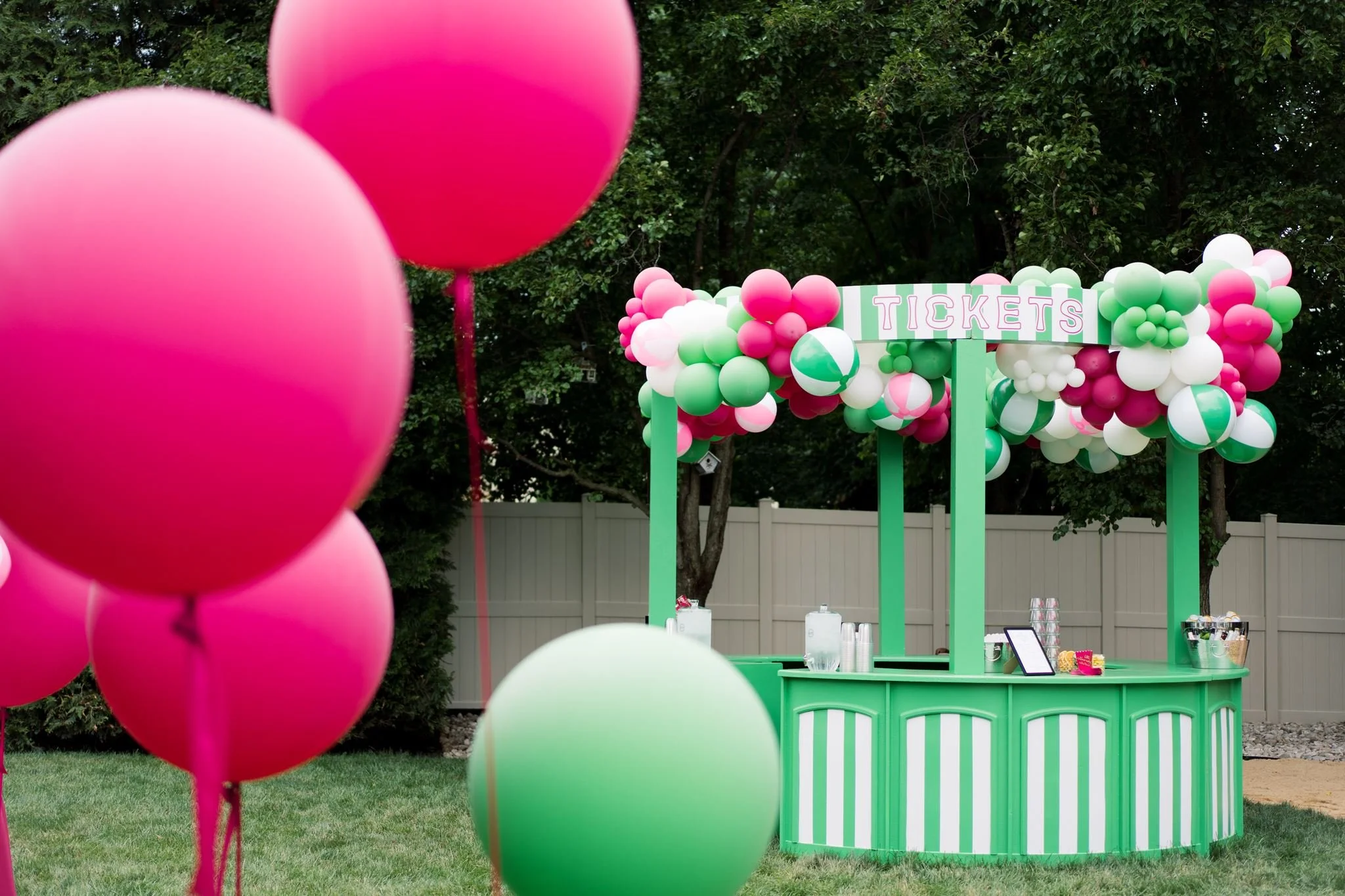 Philadelphia_balloon_decor_graduation.jpg