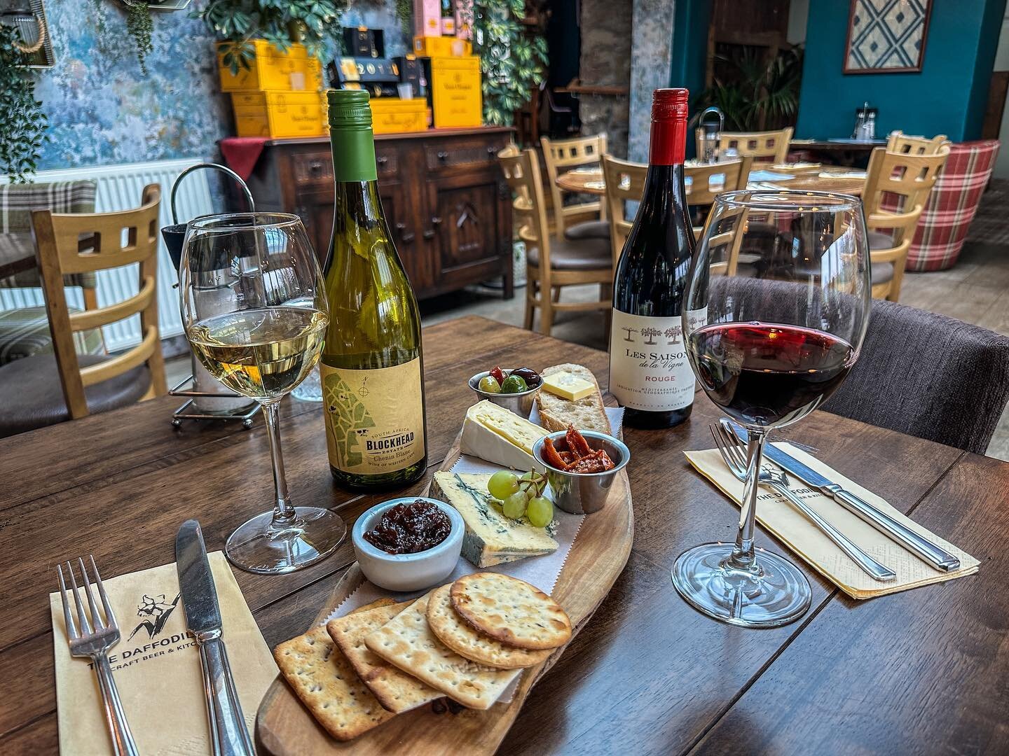 WINE WEDNESDAYS🍷🥳 @thedaffodilinn 
From 5-7pm

House red or white bottle &amp; cheese board for &pound;24.95. Wednesdays only!

Wine and friends are a great blend 😍.
Tag your favourite drink buddies 🎉

@lush.wines 

#winetasting #wine #wimewednes