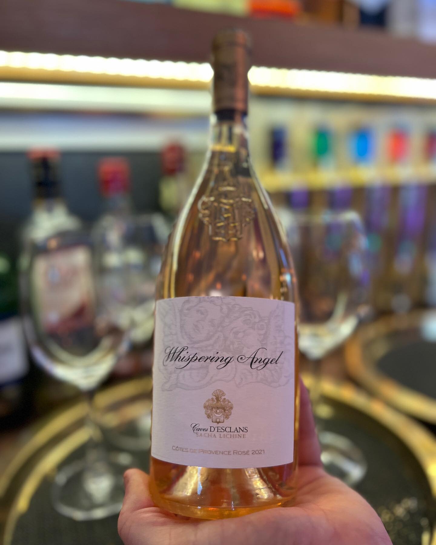 Ros&eacute; everyday 😍

Perfect summer drink, although the sun doesn&rsquo;t have to be shining to enjoy a glass of this Whispering Angel Ros&eacute;. 💖

Flavours: Grapefruit and citrus combine with a wonderfully refreshing acidity. 

#thedaffodili