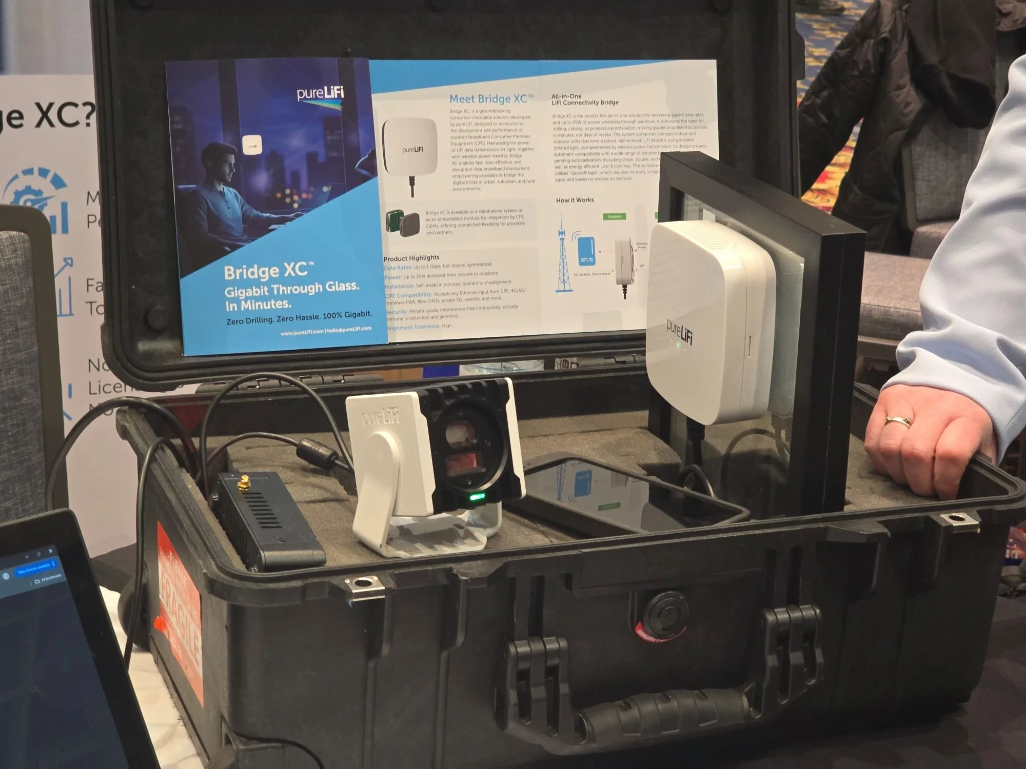 pureLiFi Unveils Their 10 Gbps LiFi High-Bandwidth Architecture At The MWC 2026