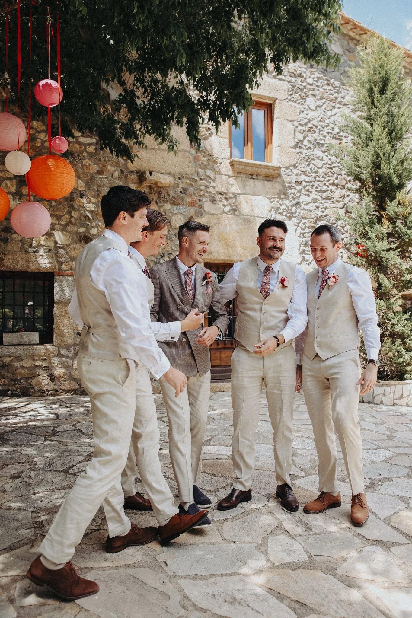 fun-groom-and-friends-portrait-after-ceremony-la-residencia-belmond-mallorca-destination-wedding-photographer.jpg