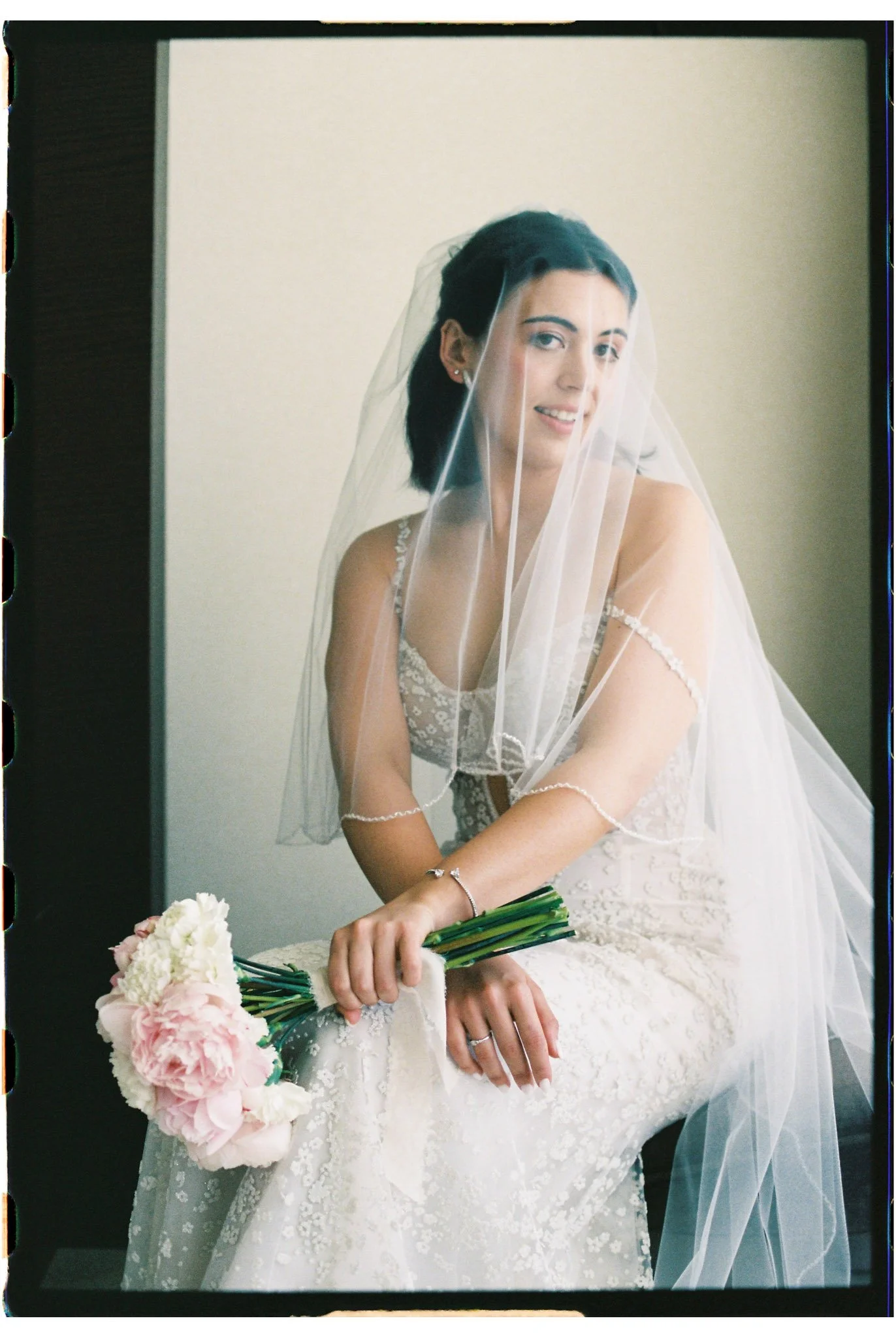 retrato-editorial-novia-en-film-35mm-mas-les-lloses-valencia-fotografo-de-bodas.jpg
