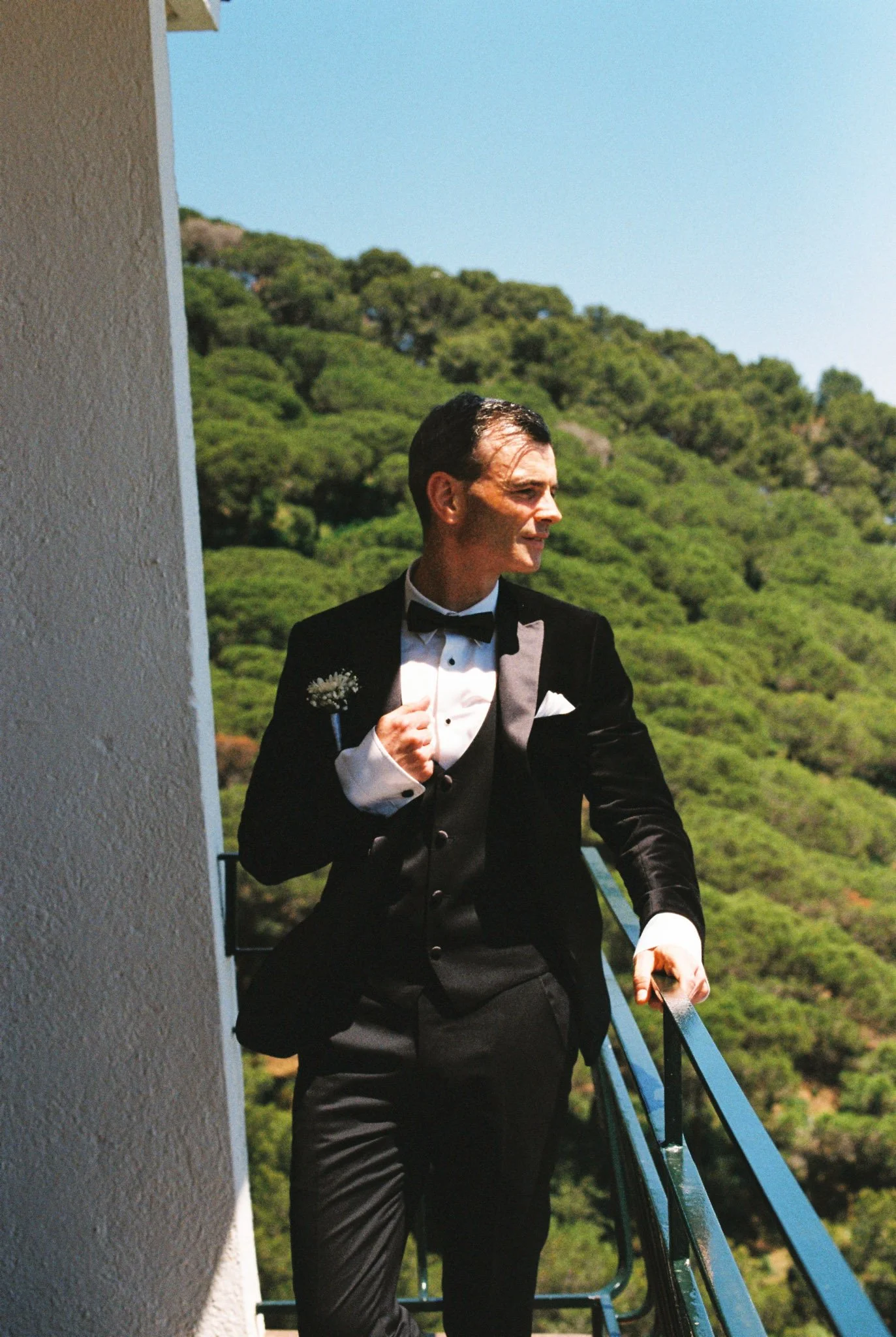 groom-getting-ready-details-modern-wedding-photographer-marbella.jpg