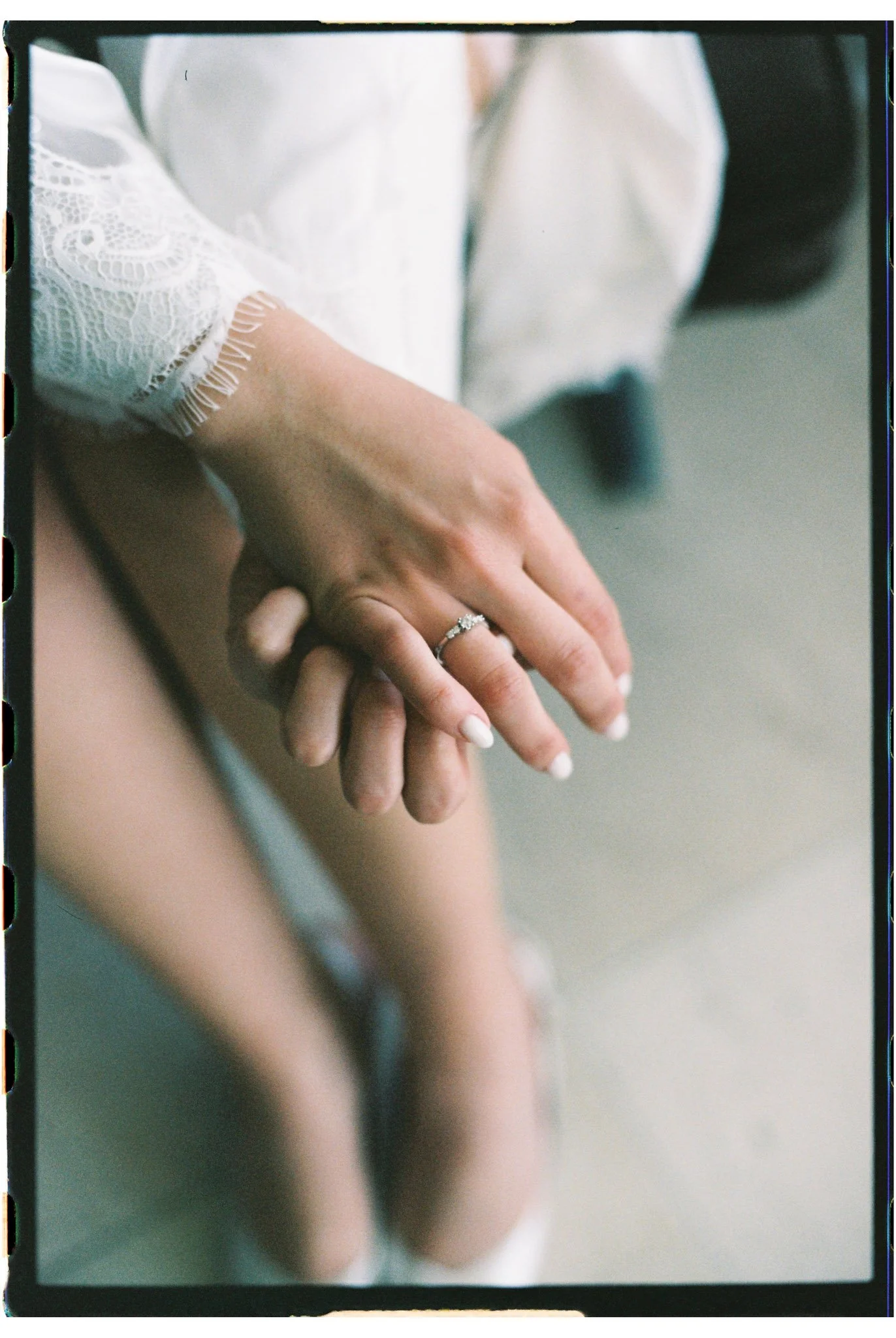 engagement-ring-detail-castillo-de-batres-madrid-wedding-photographer.jpg