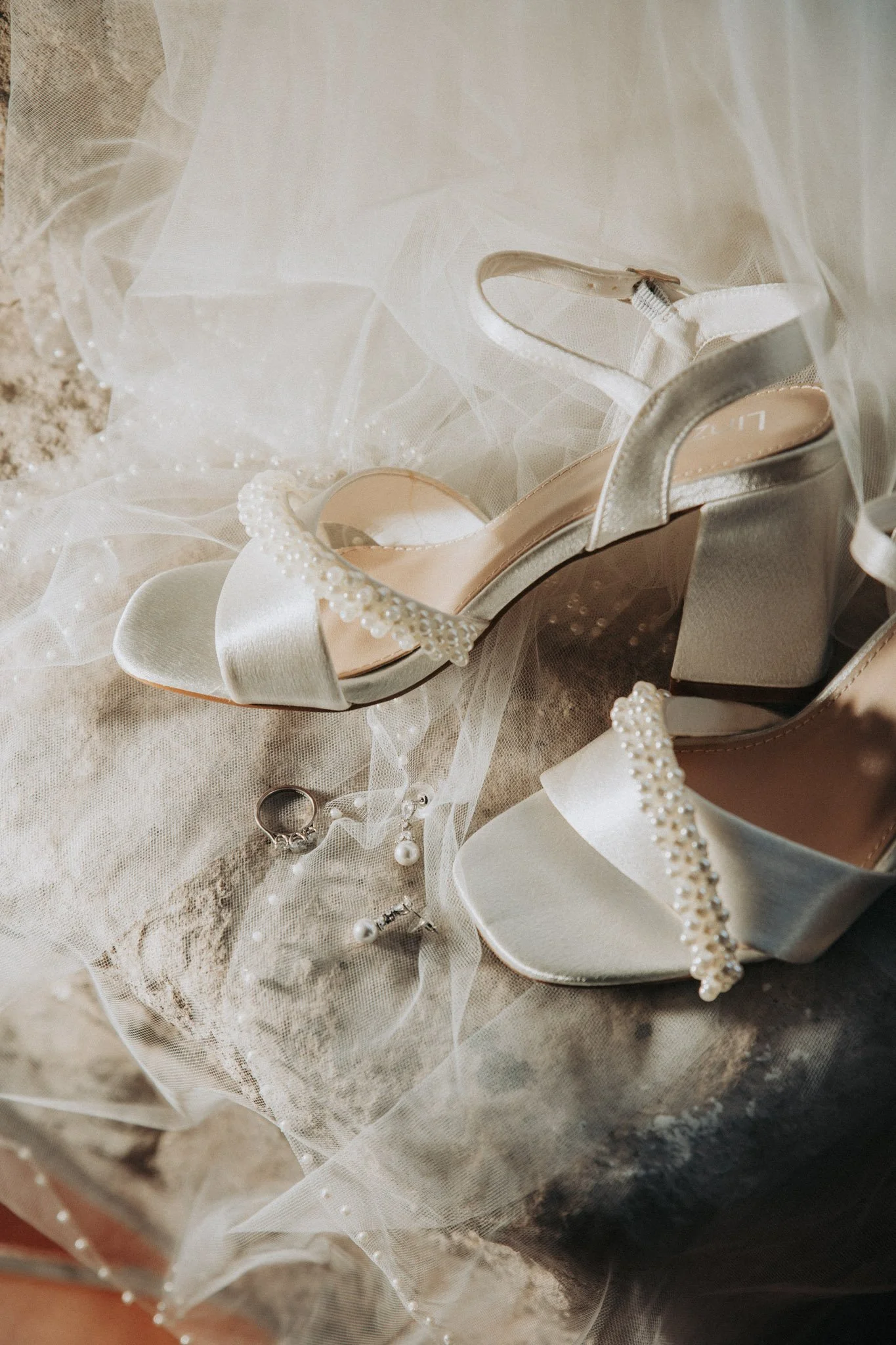 bride-shoes-and-rings-details-la-cartuja-de-ara-christi-valencia-destination-wedding-photographer.jpg