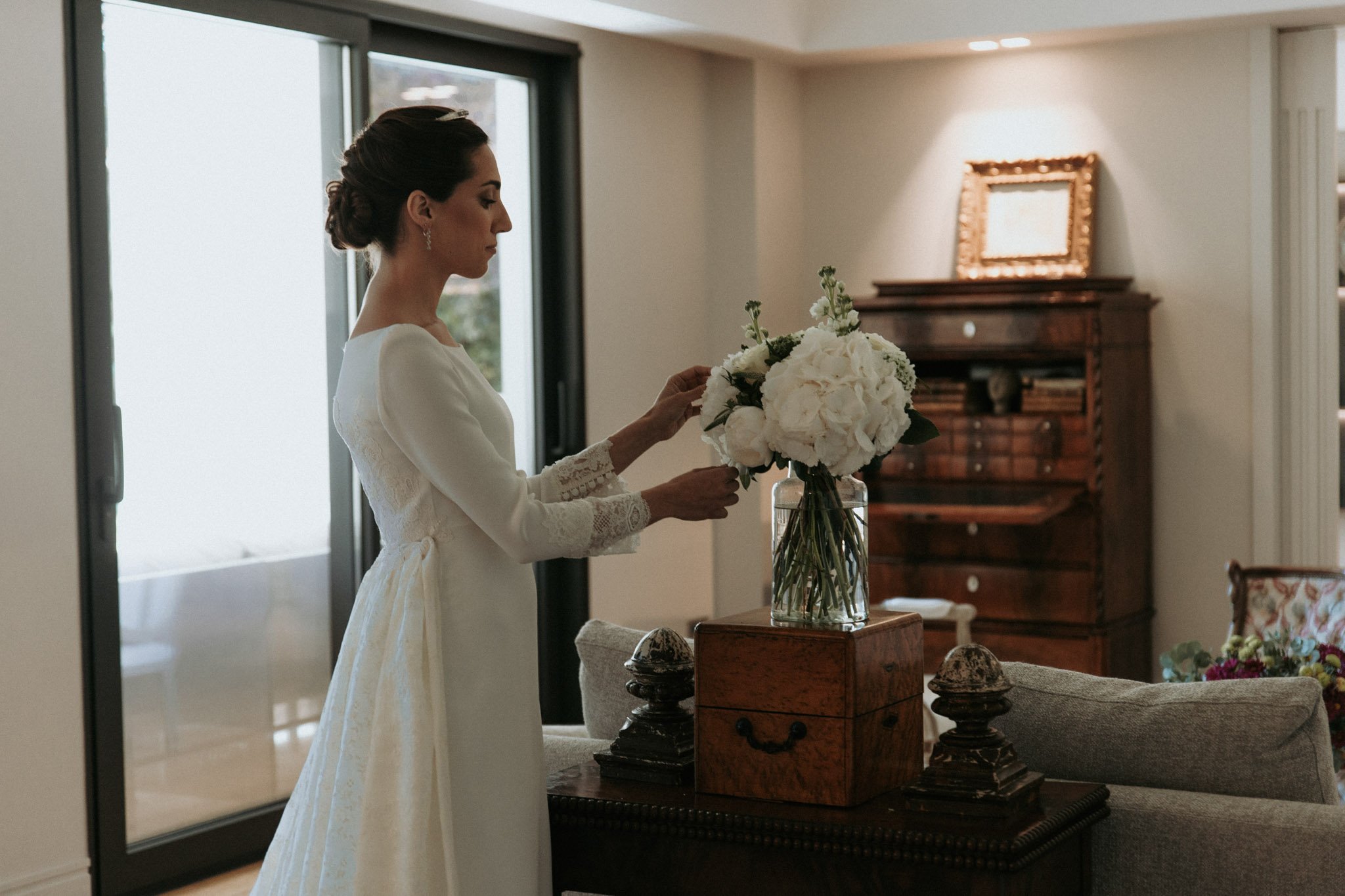 bride-portrait-at-home-casa-santonja-valencia-destination-wedding-photographer.jpg