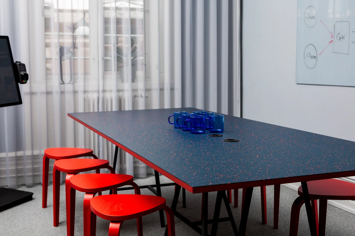 Touchtech — Plats! designbyrå & skåpställare