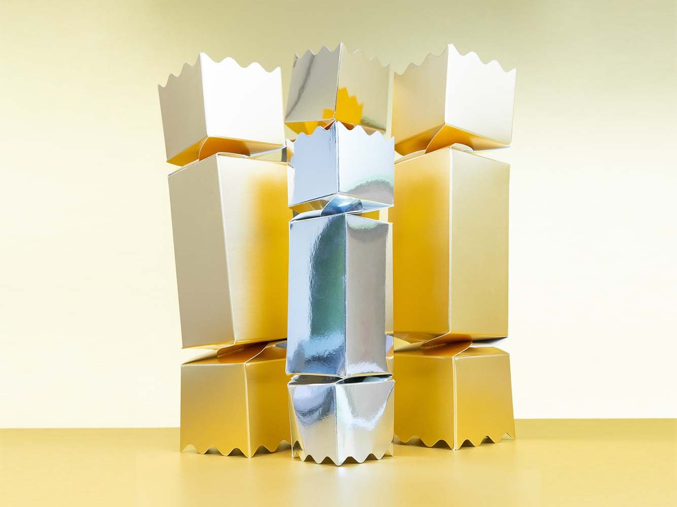 Clare-Black-Commercial-Photography-Christmas-Crackers.jpg