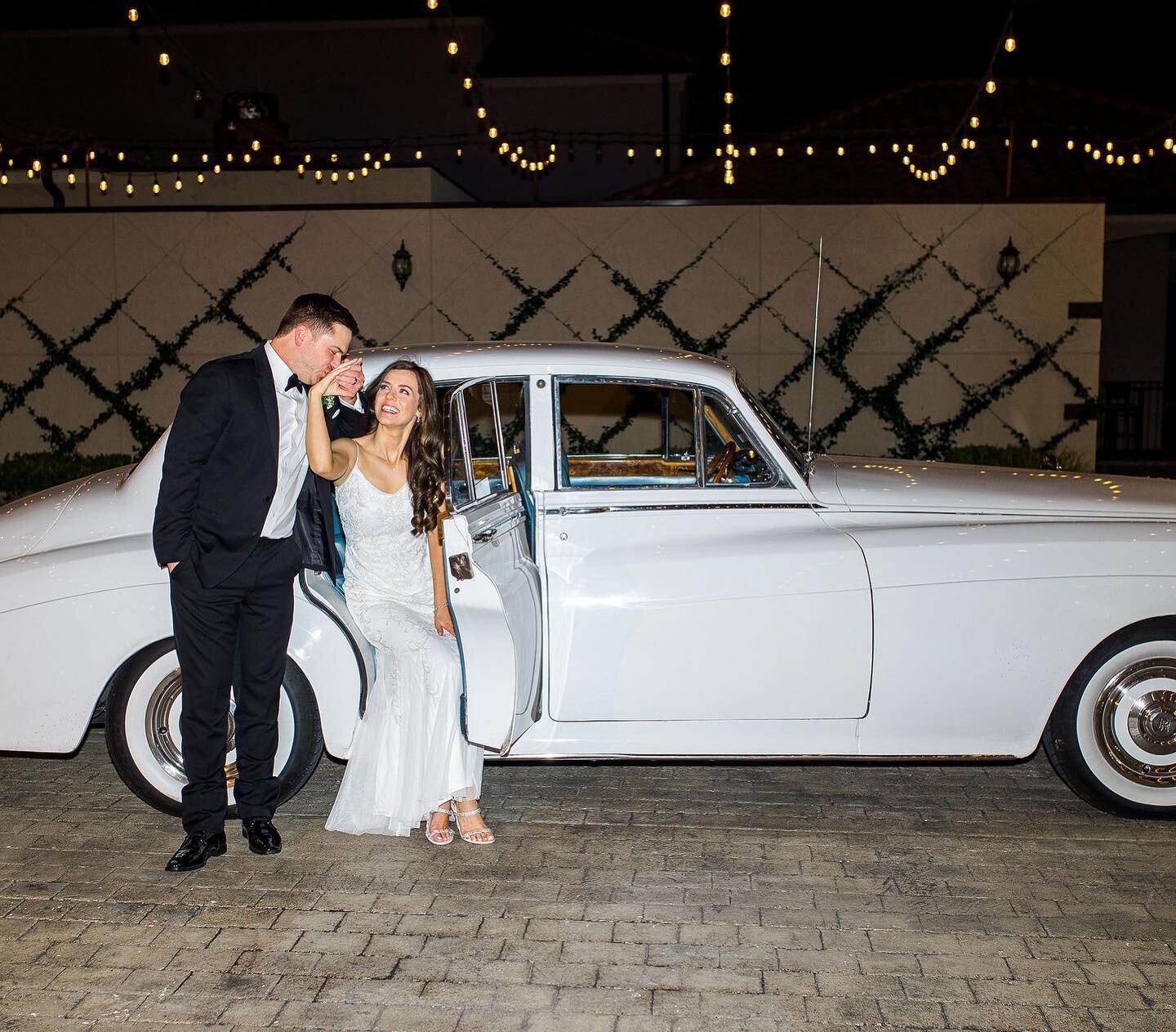 Did you know you can pull your getaway car right onto La Piazza D&rsquo;Amore for your grand exit? Katelyn and Allen did just that! A beautiful couple and beautiful exit photos. 💙🌌
Photography: @jillianhoganphoto 
DJ: @1stdancedjs 
Coordination: @r