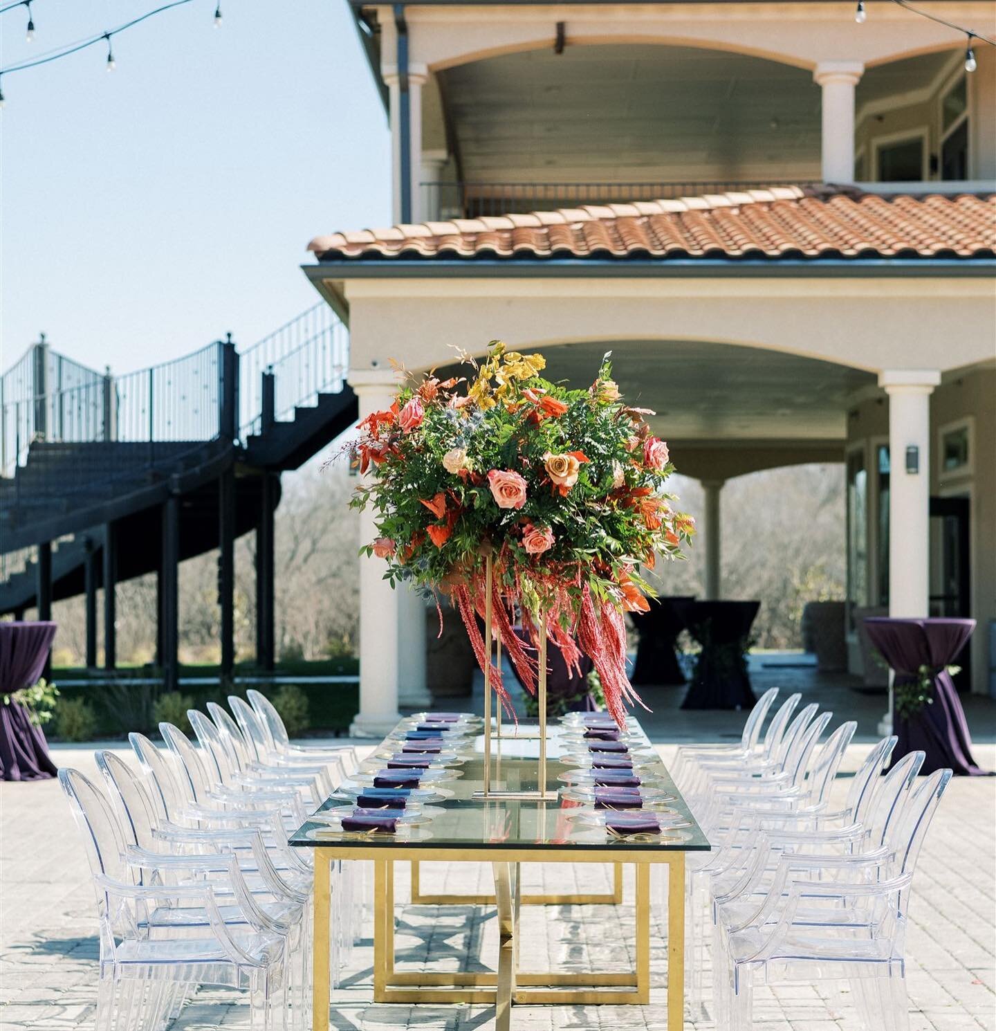 Throwing it back to our March open house where @weddingsbylavenders and @bigdpartyrentals produced this beautiful fall reception set up on the Piazza. 

#wedding #wife #bride #groom #weddingvenue #weddingflowers #weddingflorals #weddingrentals #fallw