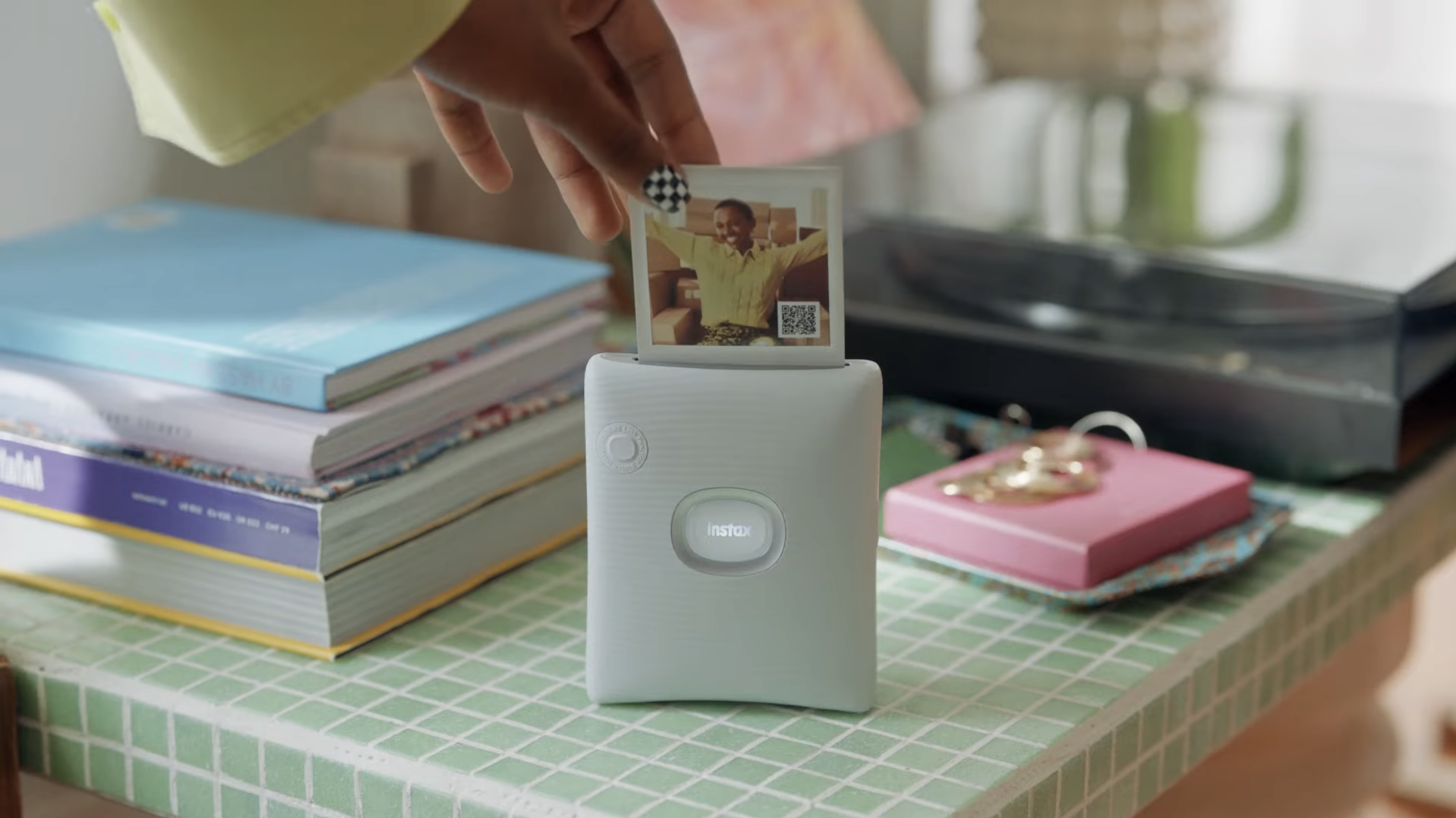 INSTAX FUJIFILM - Go beyond the frame