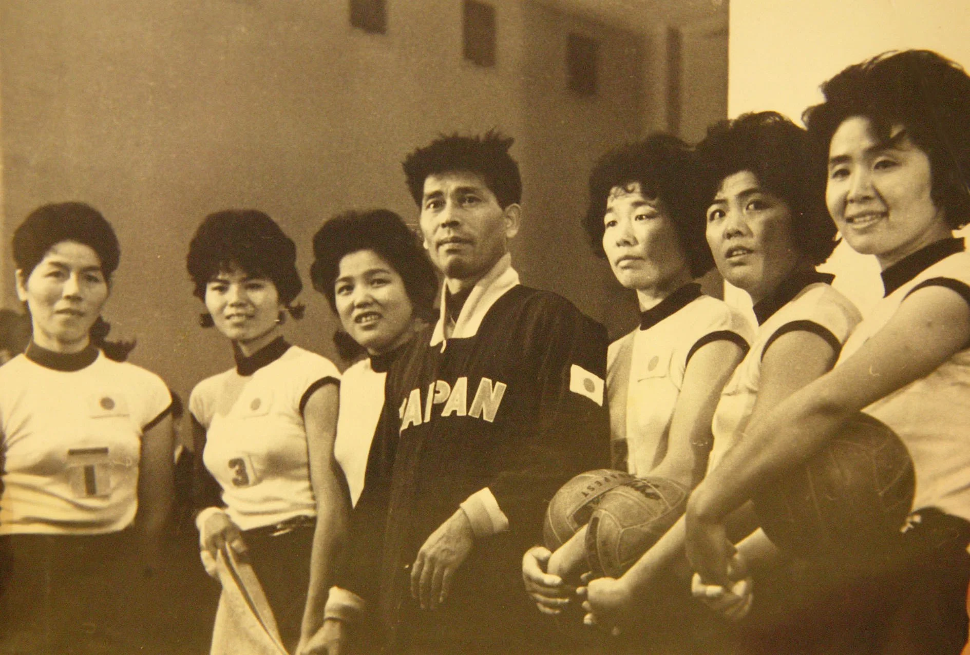 Le Streghe D’Oriente - Le ragazze d’oro del 1964