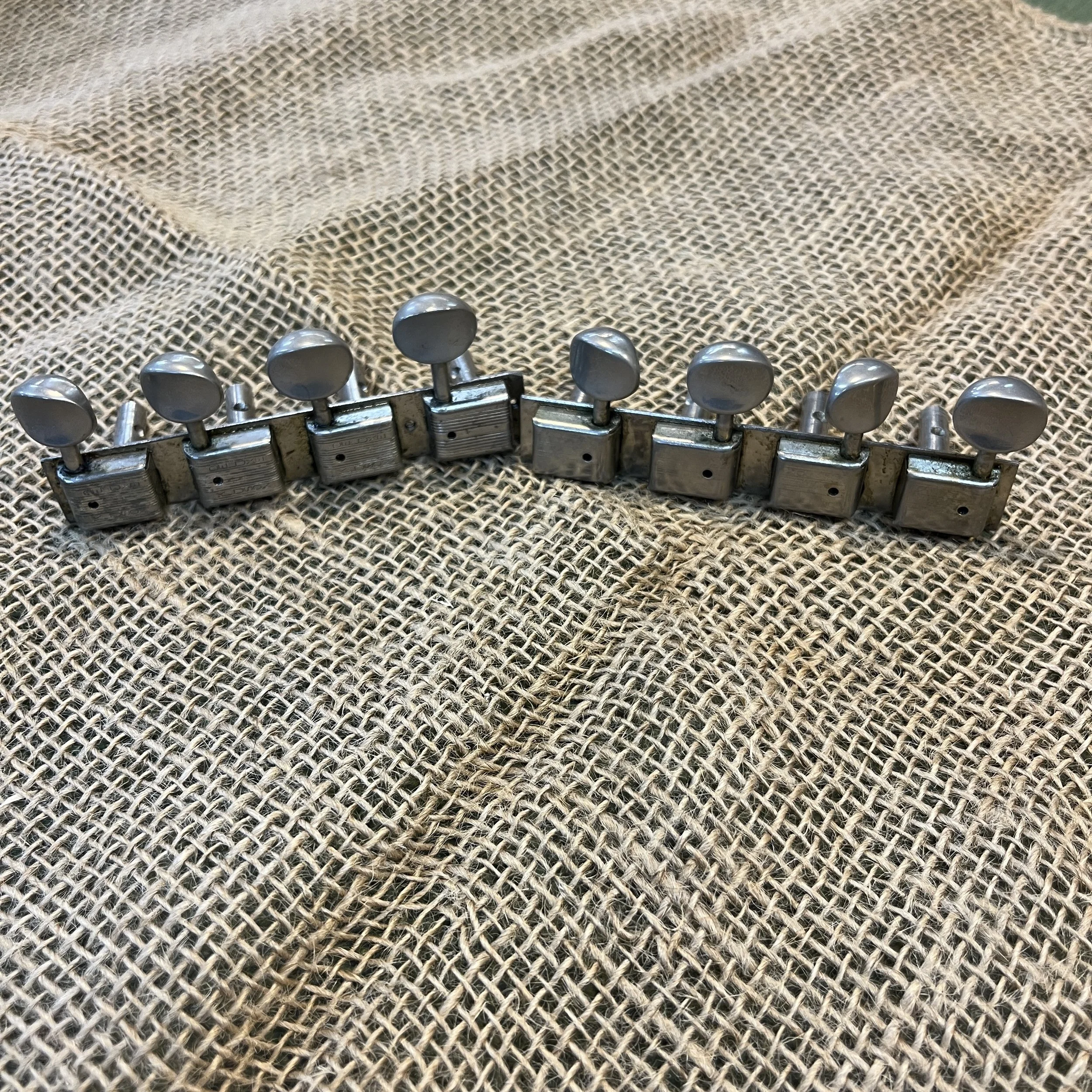 Kluson-Tuners-for-console-steel-8string4.jpg