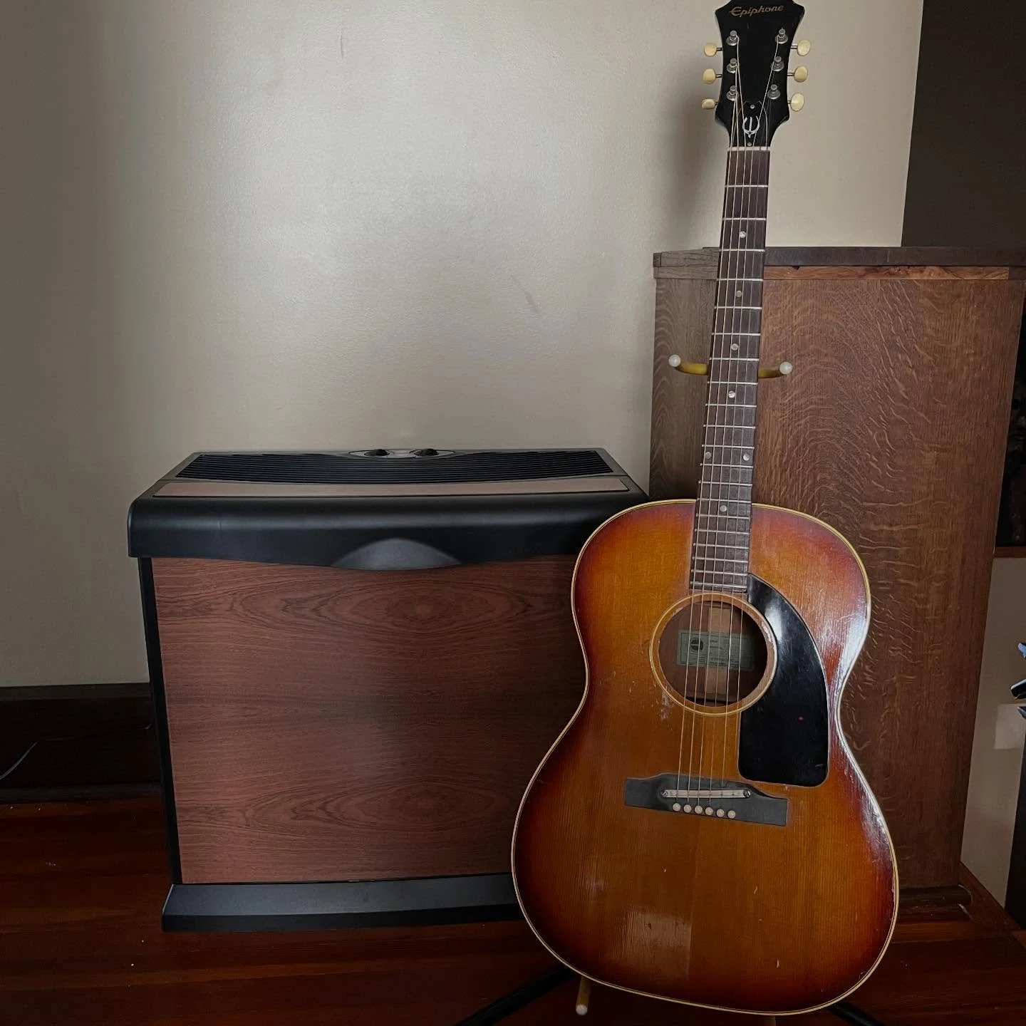 We got all the acoustics a present 🎁, an old-school big-ass humidifier. Humidity went from 30 to 46% humidity upstairs overnight on the low setting. 40-60 is the sweet spot, so I&rsquo;m happy with the performance.