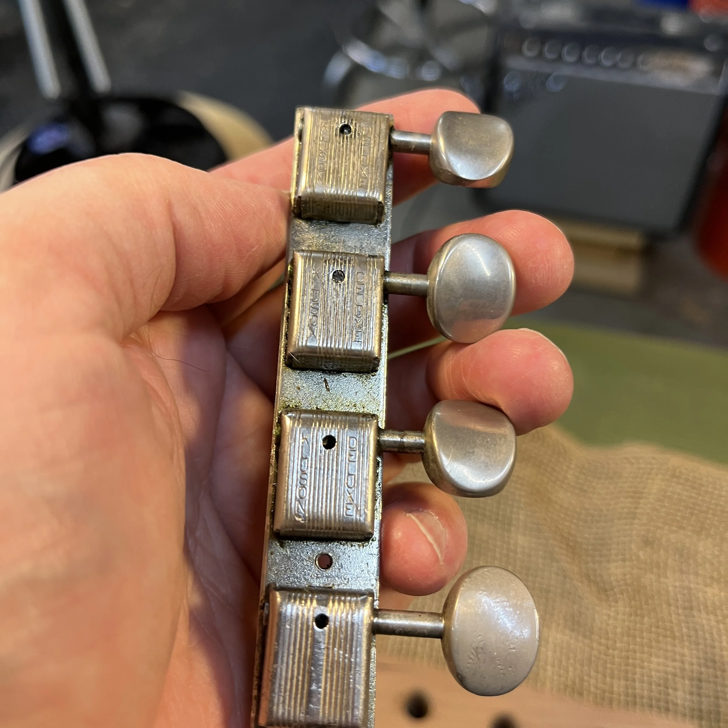 Kluson-Tuners-for-console-steel-8string3.jpg
