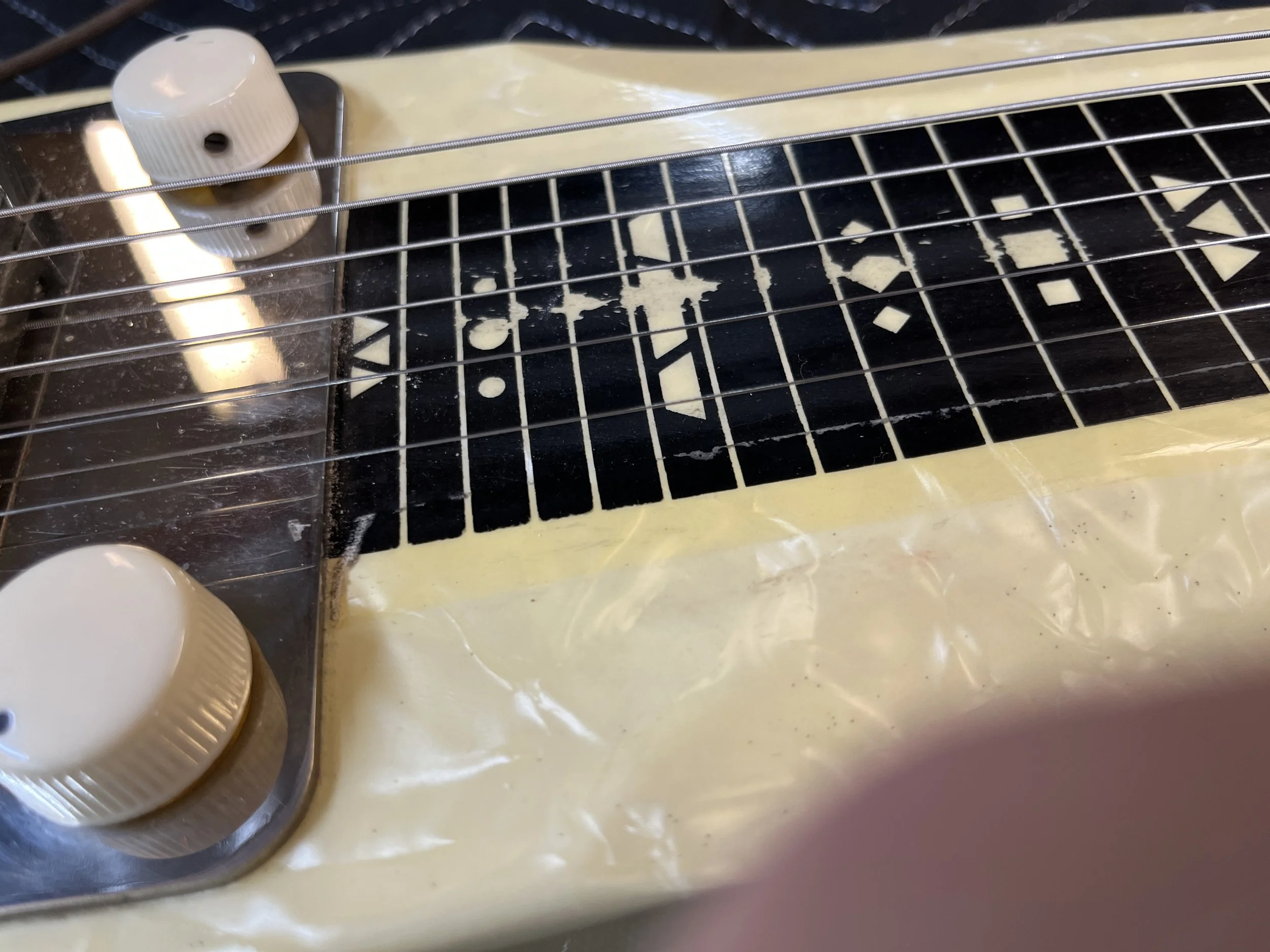 Supro-Comet-Lapsteel-1950s-Rowe-Stringtone-Perloid25.jpg
