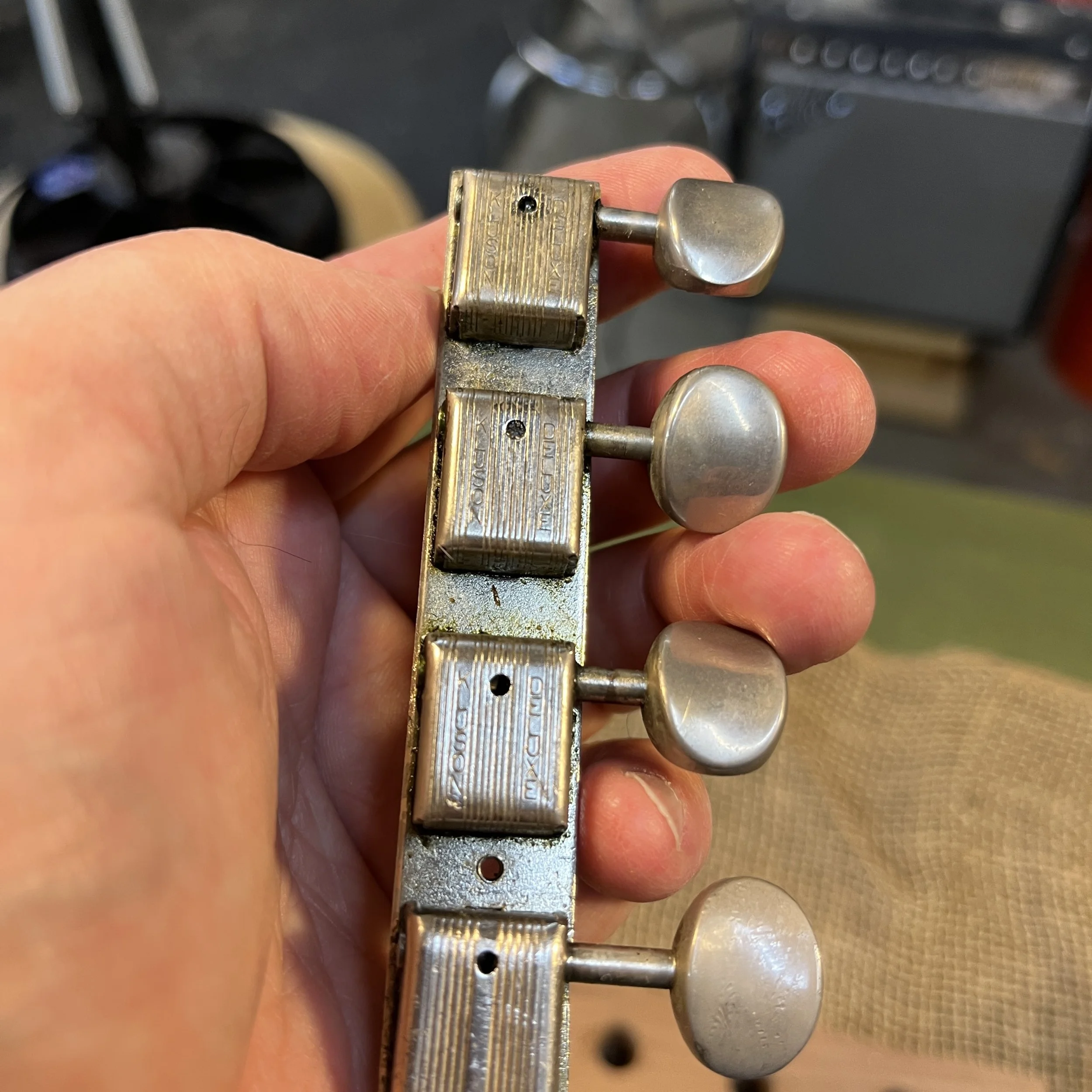 Kluson-Tuners-for-console-steel-8string5.jpg