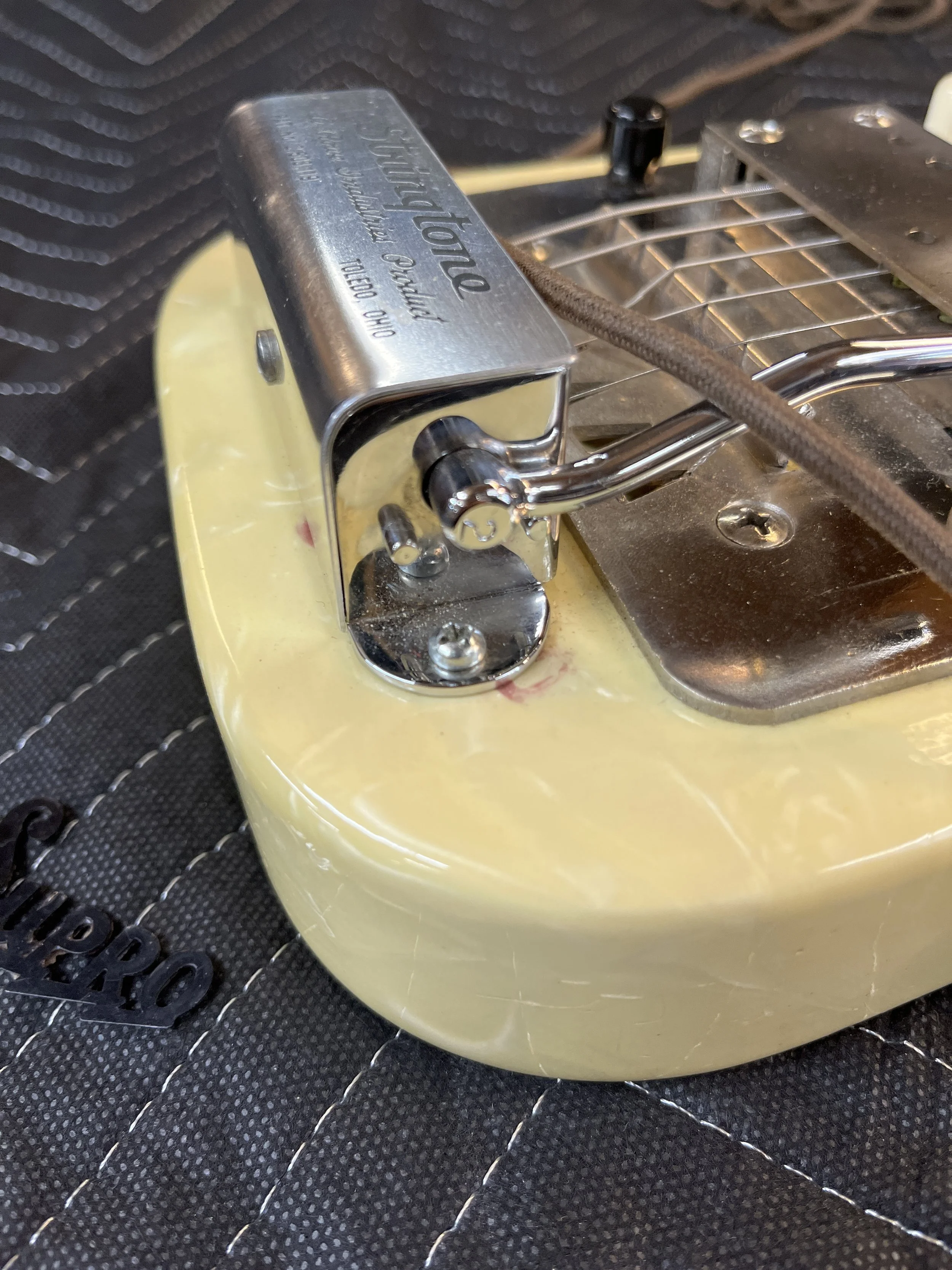 Supro-Comet-Lapsteel-1950s-Rowe-Stringtone-Perloid26.jpg