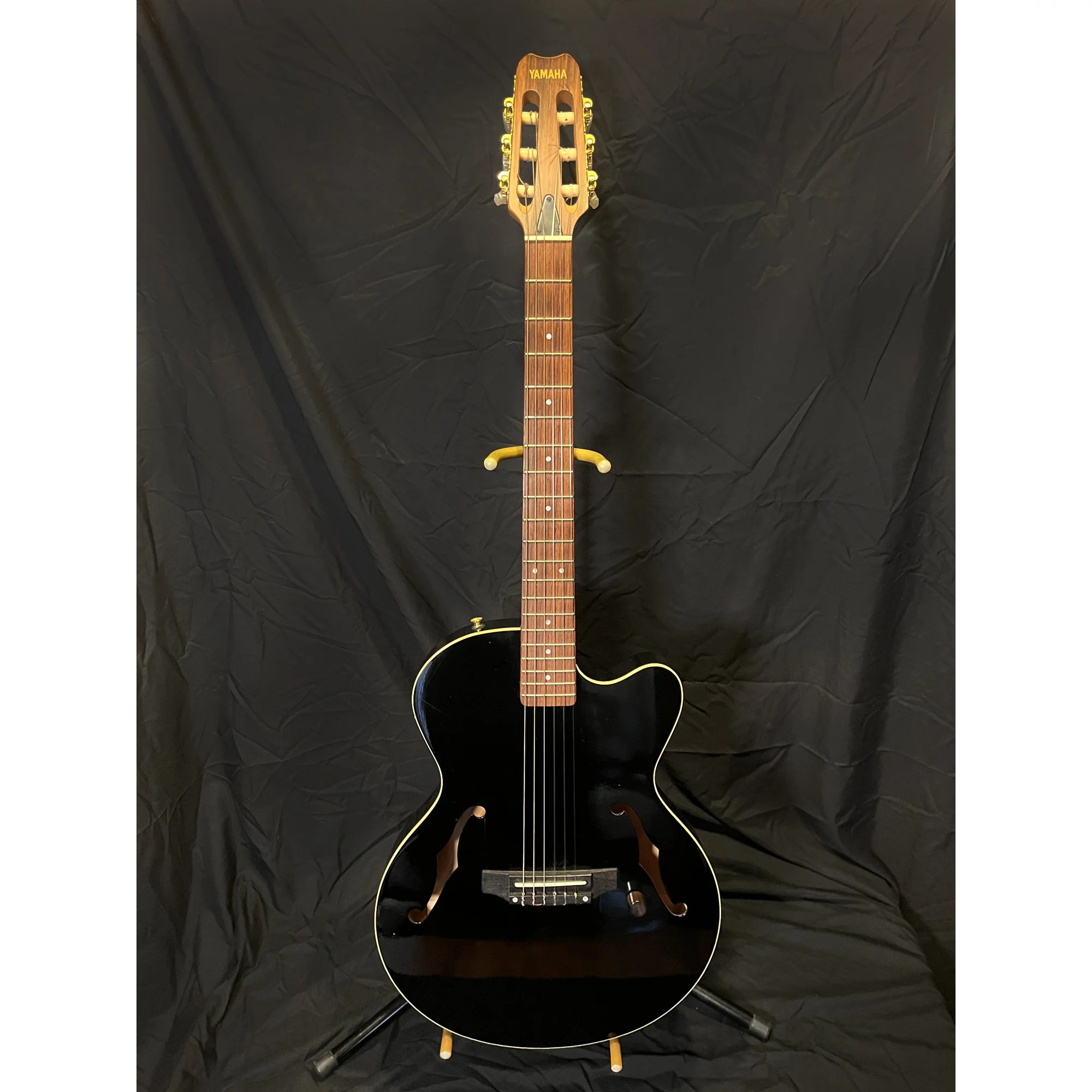 Yamaha AEX 500N—Nylon String (Chet Atkins style)