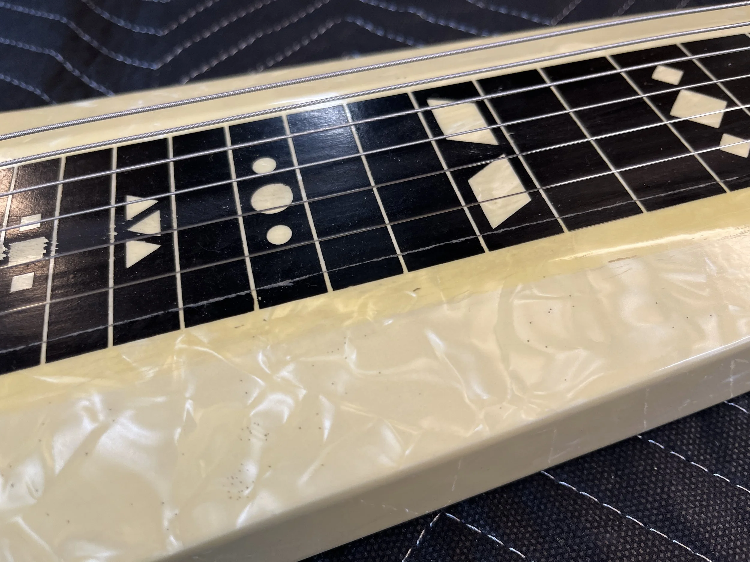 Supro-Comet-Lapsteel-1950s-Rowe-Stringtone-Perloid23.jpg