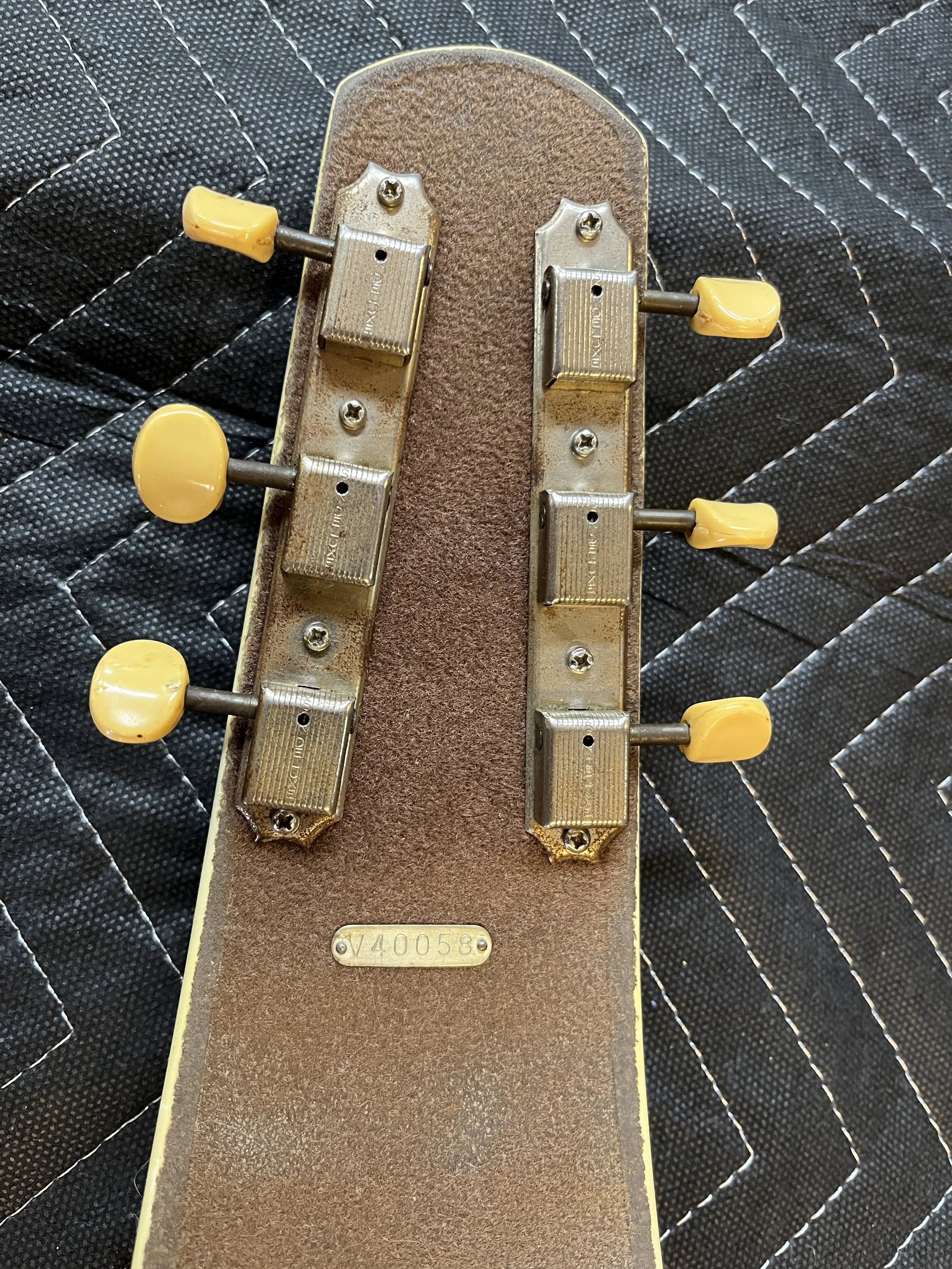 Supro-Comet-Lapsteel-1950s-Rowe-Stringtone-Perloid21.jpg