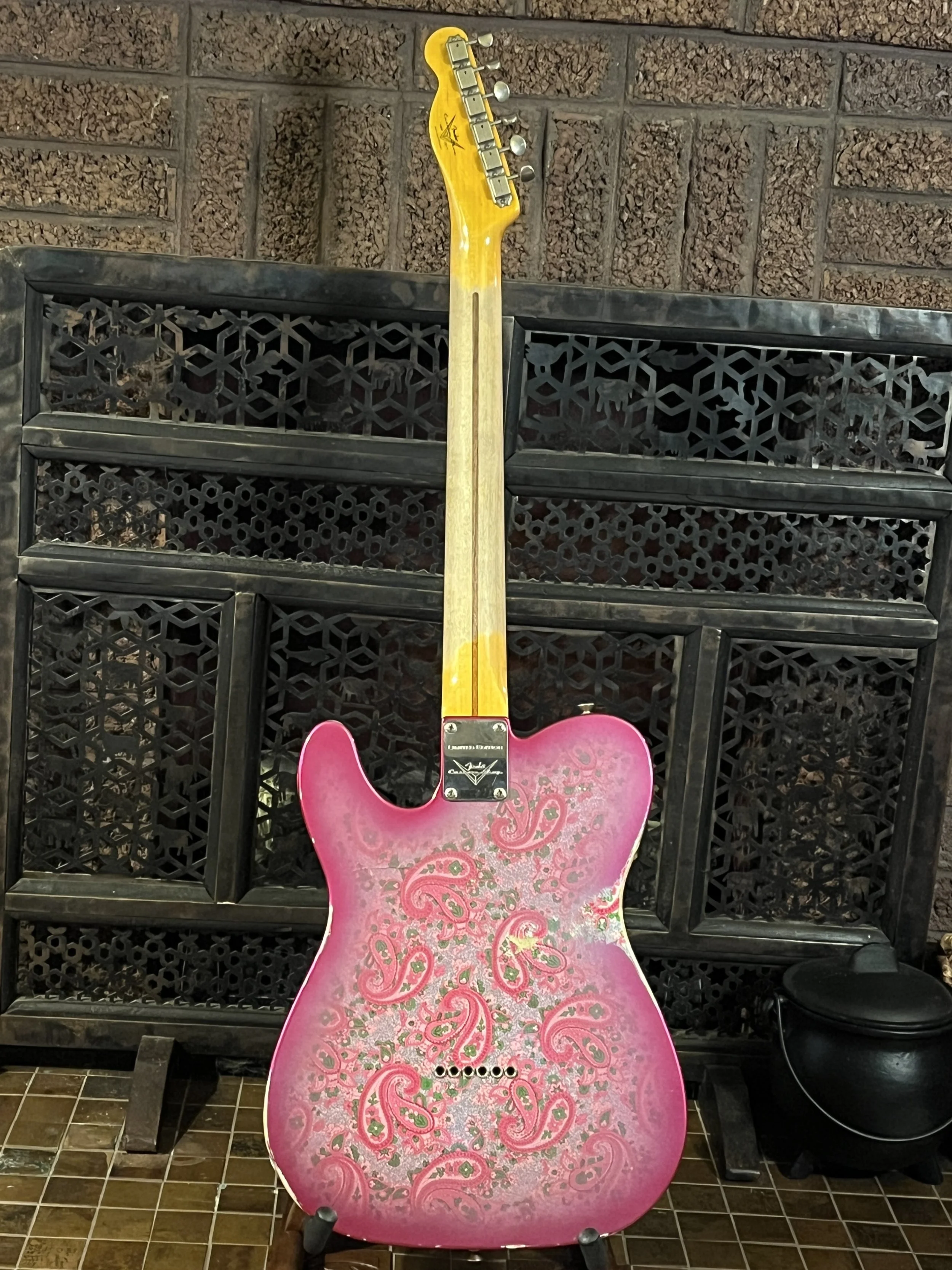 Rear photo of a reliced pink paisley Fender Telecaster Thinline 50s.