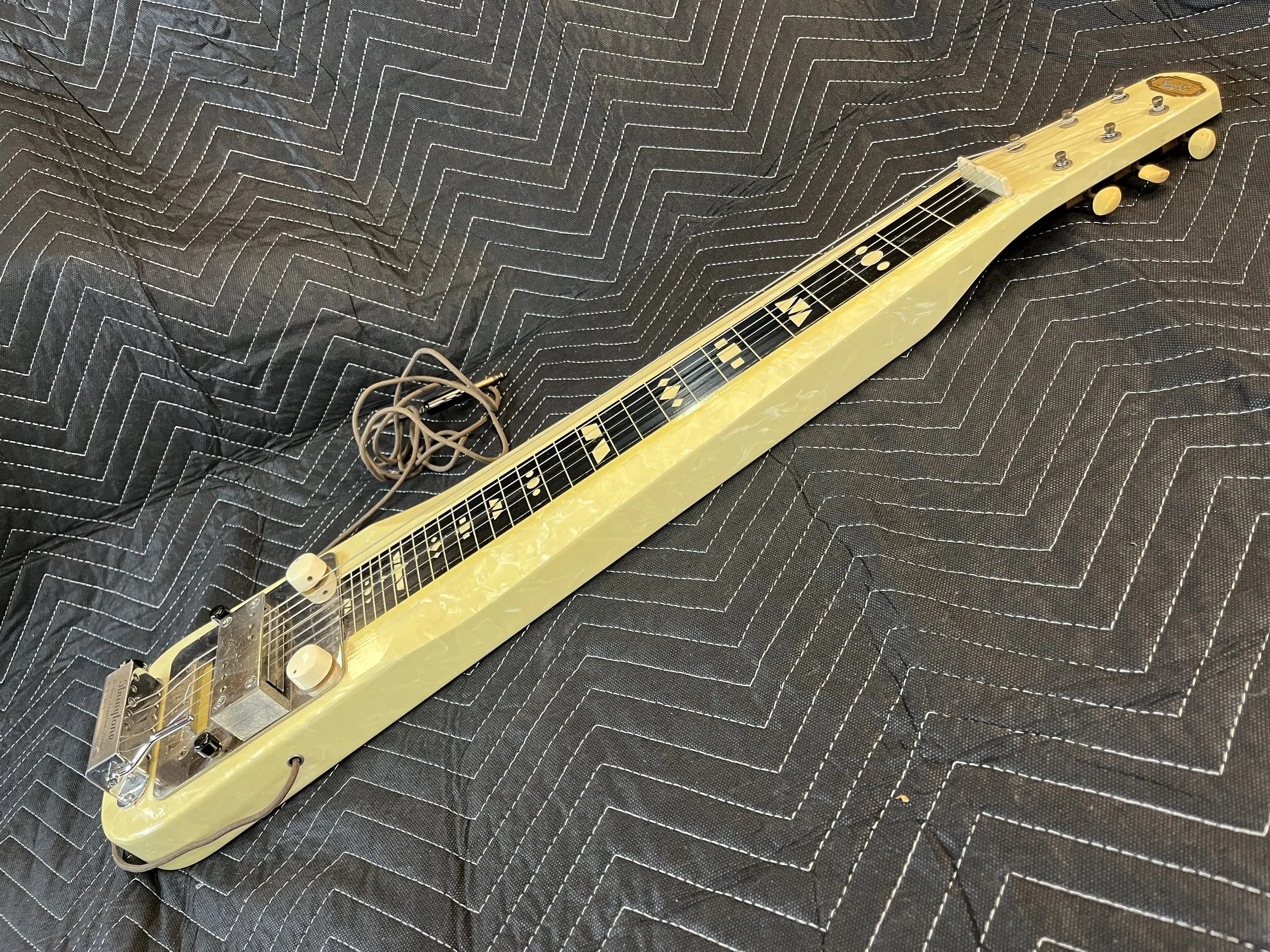 Supro-Comet-Lapsteel-1950s-Rowe-Stringtone-Perloid16.jpg