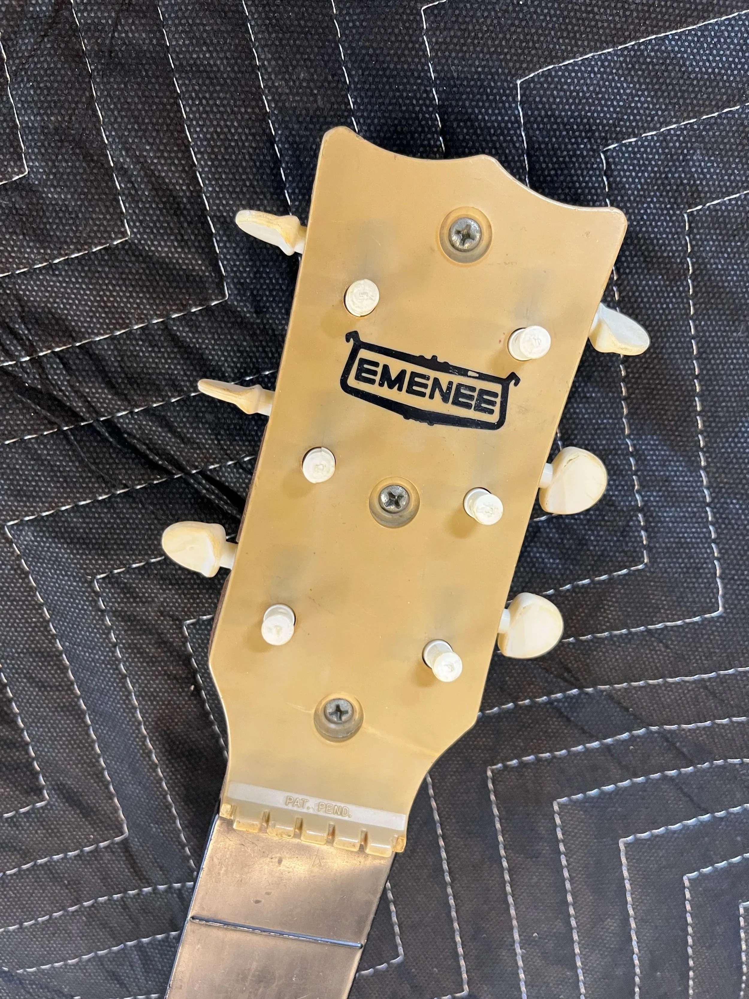 Emenee-Gene-Autry-Plastic-Guitar4.jpg