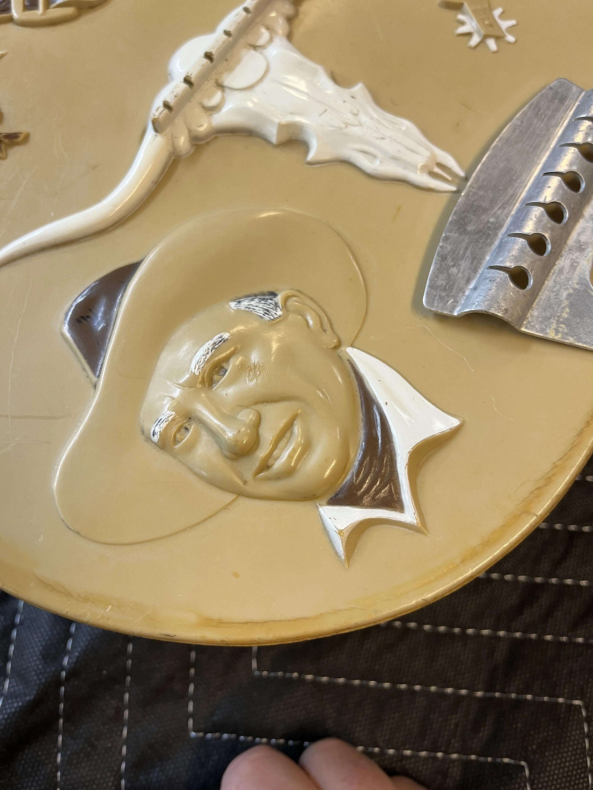 Emenee-Gene-Autry-Plastic-Guitar12.jpg