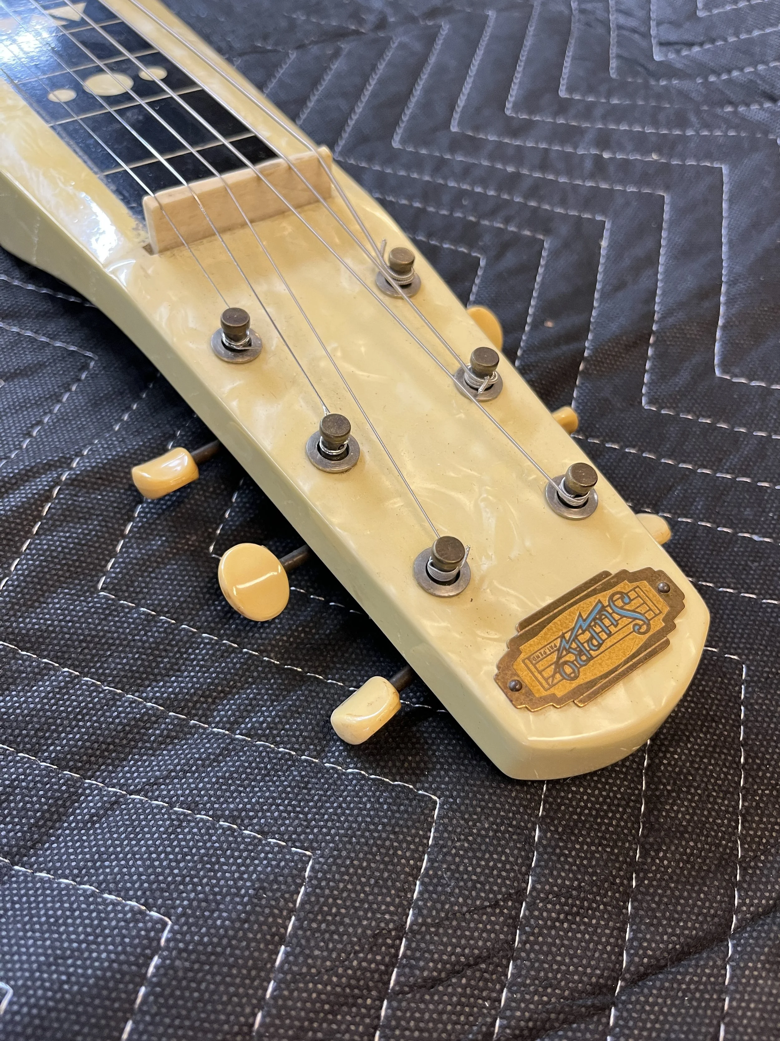 Supro-Comet-Lapsteel-1950s-Rowe-Stringtone-Perloid18.jpg
