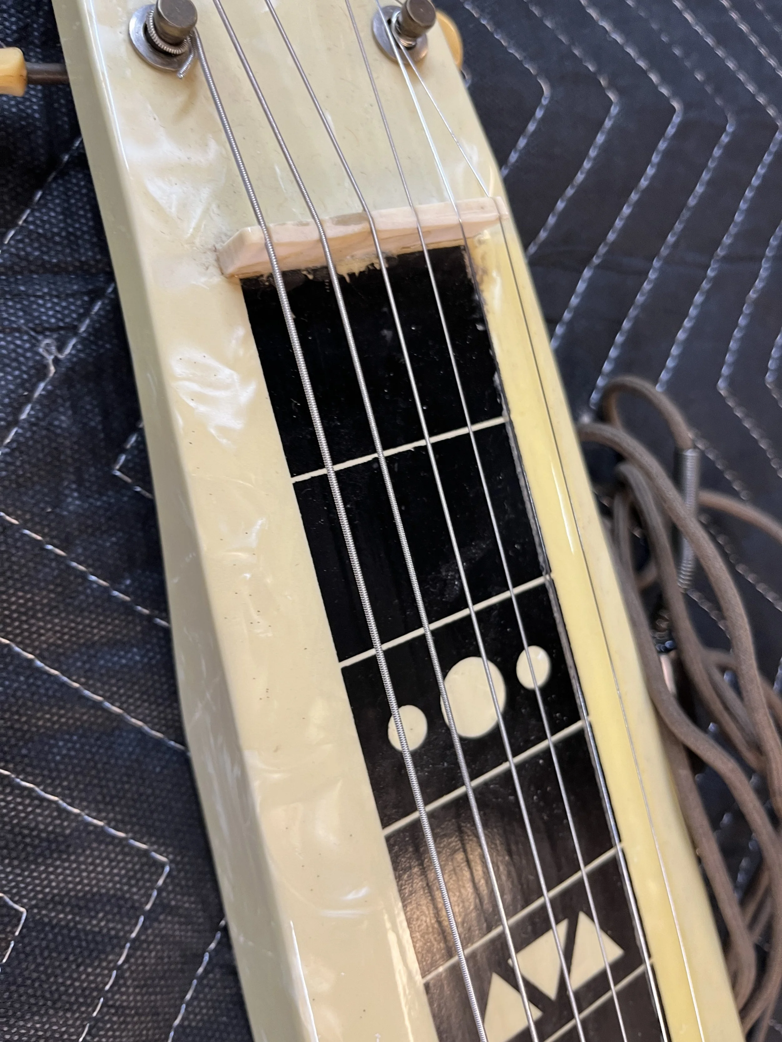 Supro-Comet-Lapsteel-1950s-Rowe-Stringtone-Perloid11.jpg