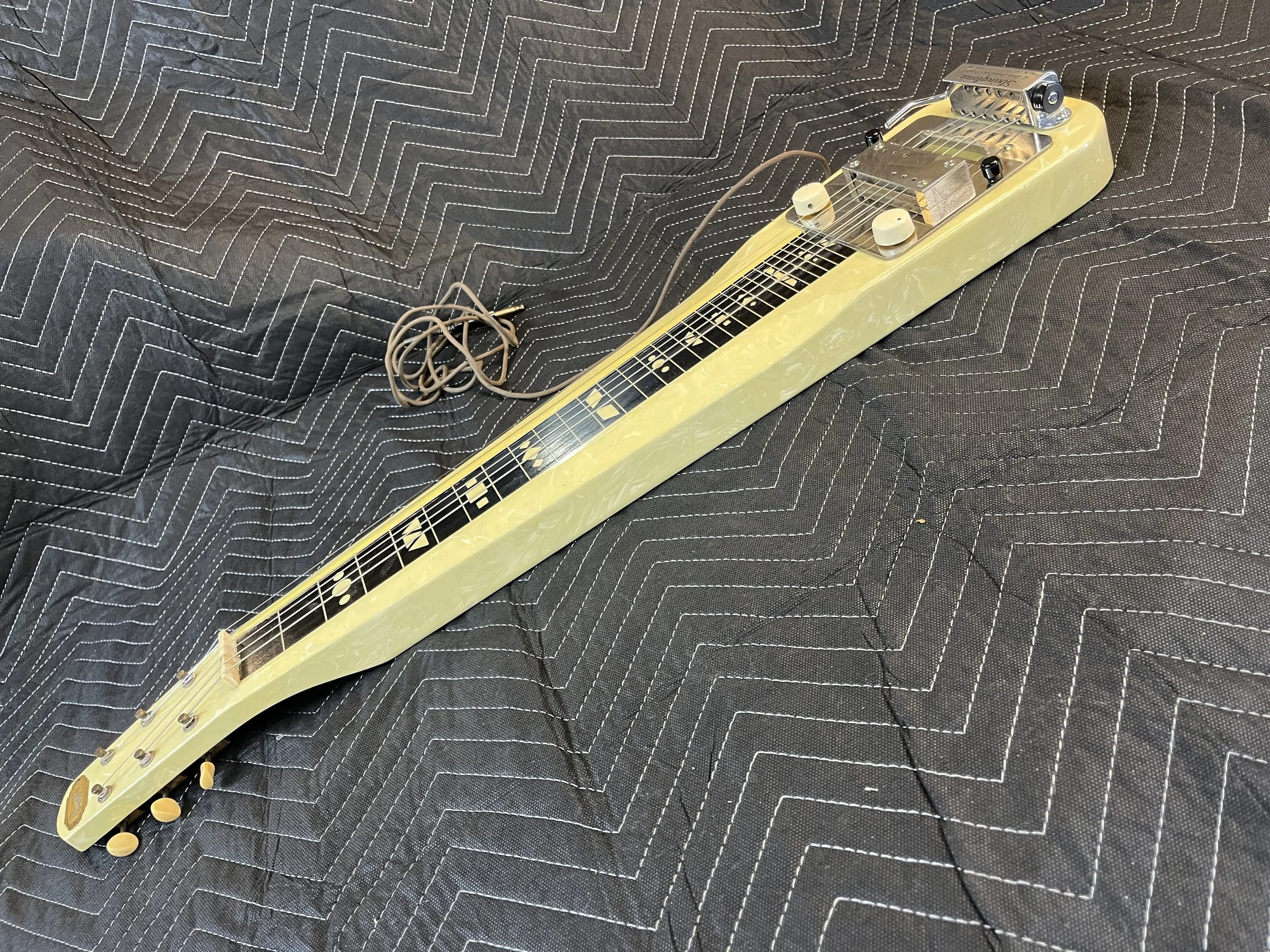 Supro-Comet-Lapsteel-1950s-Rowe-Stringtone-Perloid15.jpg