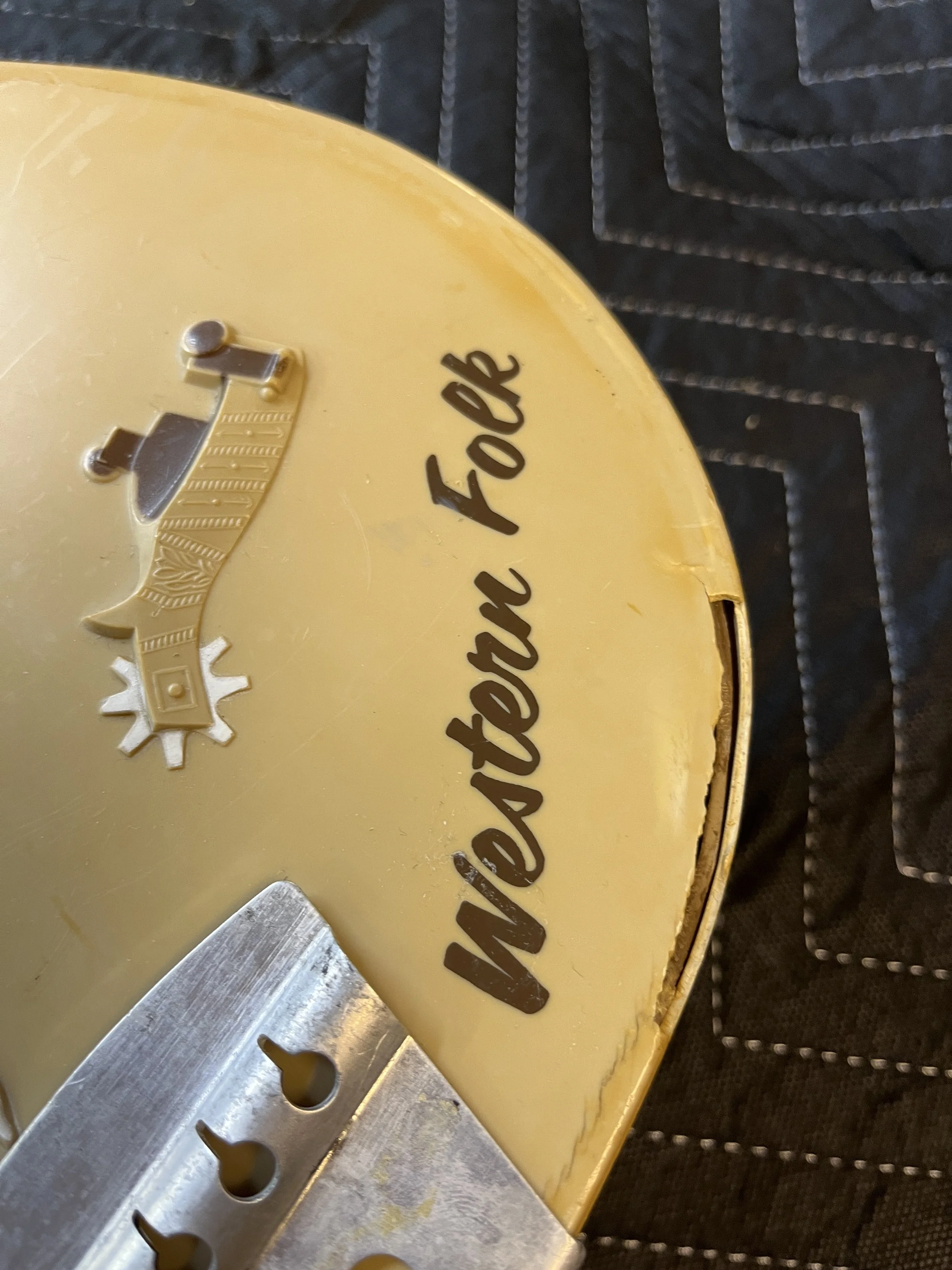 Emenee-Gene-Autry-Plastic-Guitar13.jpg