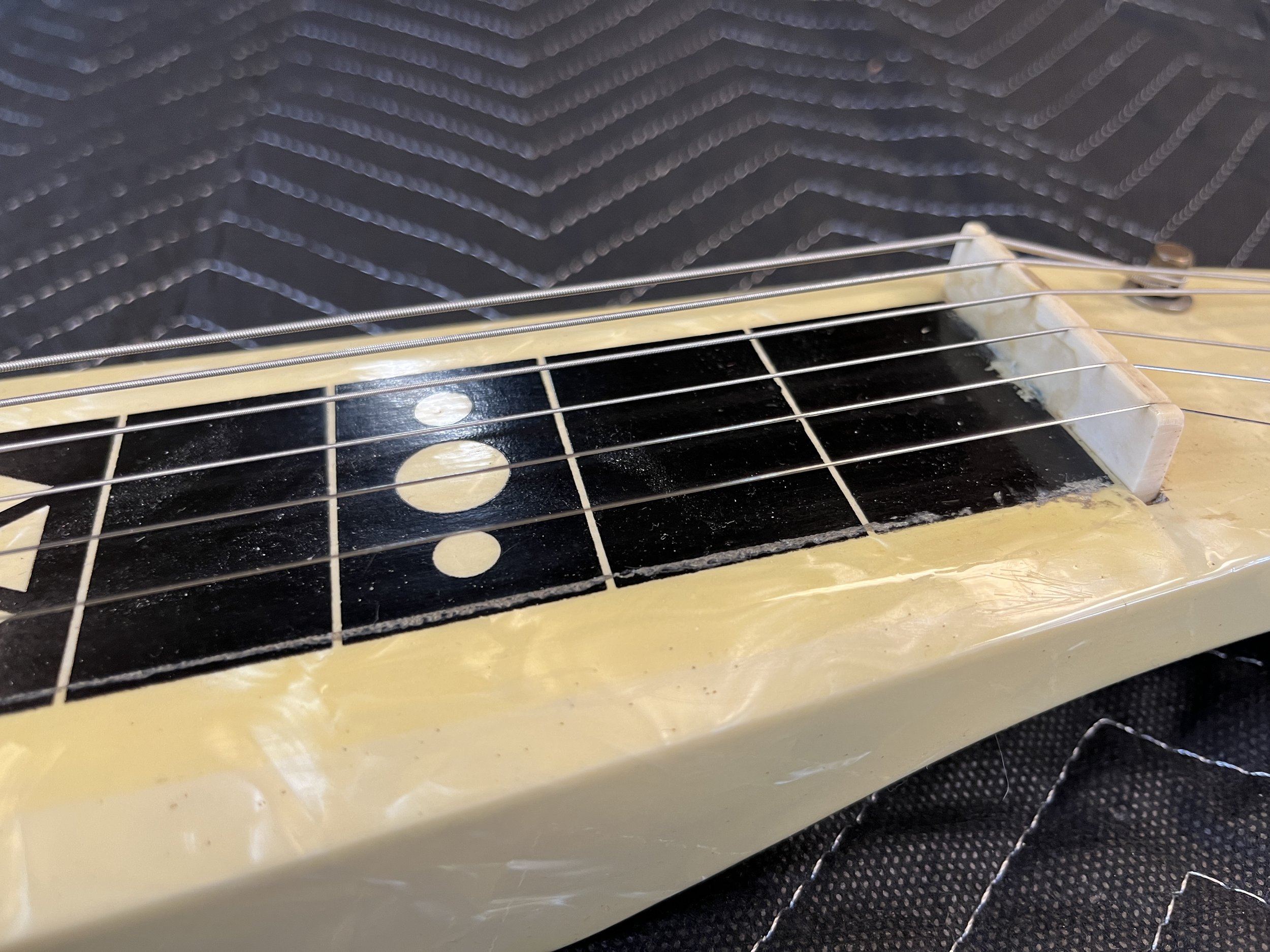 Supro-Comet-Lapsteel-1950s-Rowe-Stringtone-Perloid22.jpg
