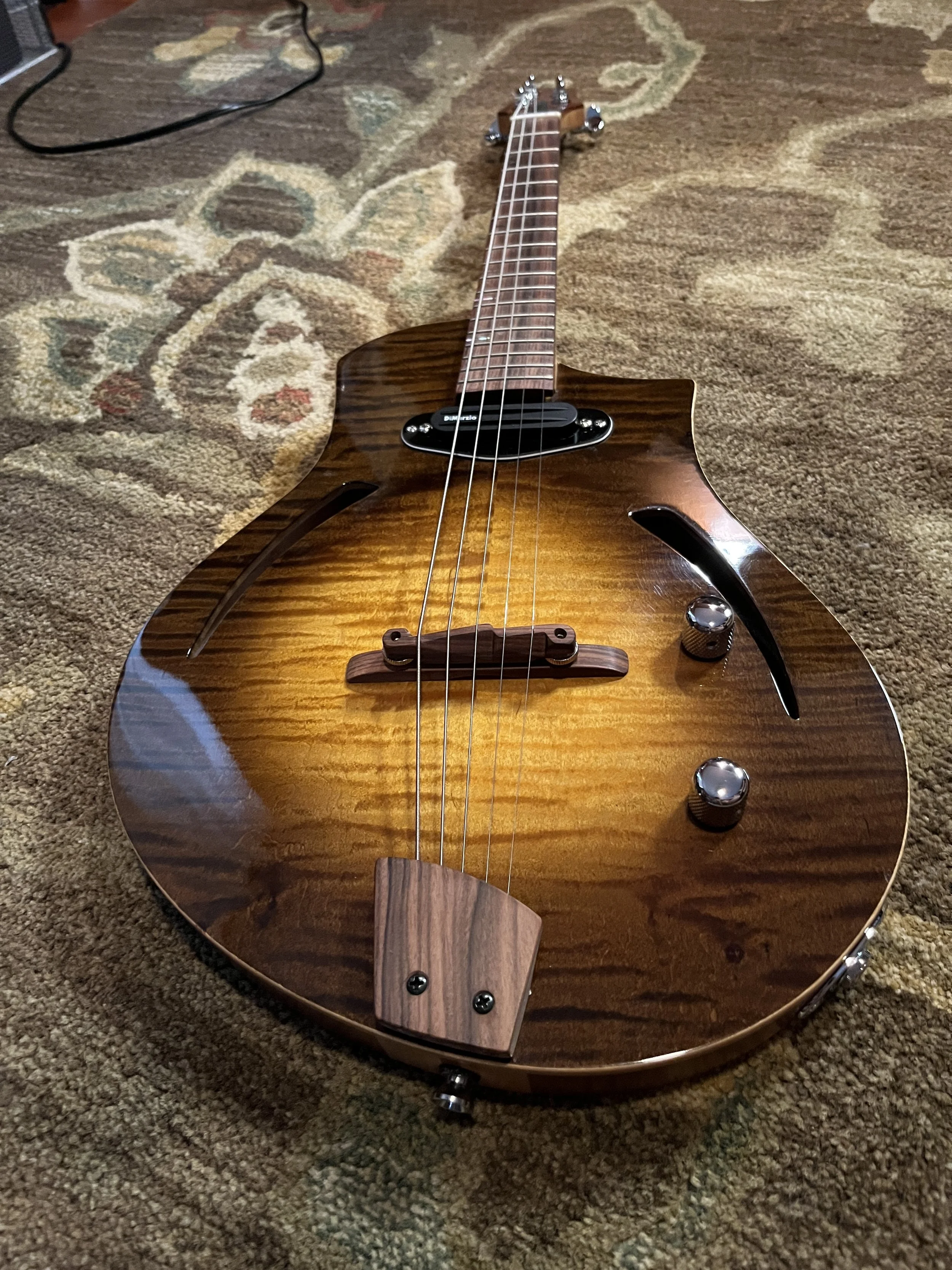 Mann Raven-Mandolin/Mandola detail of semi-hollow body.