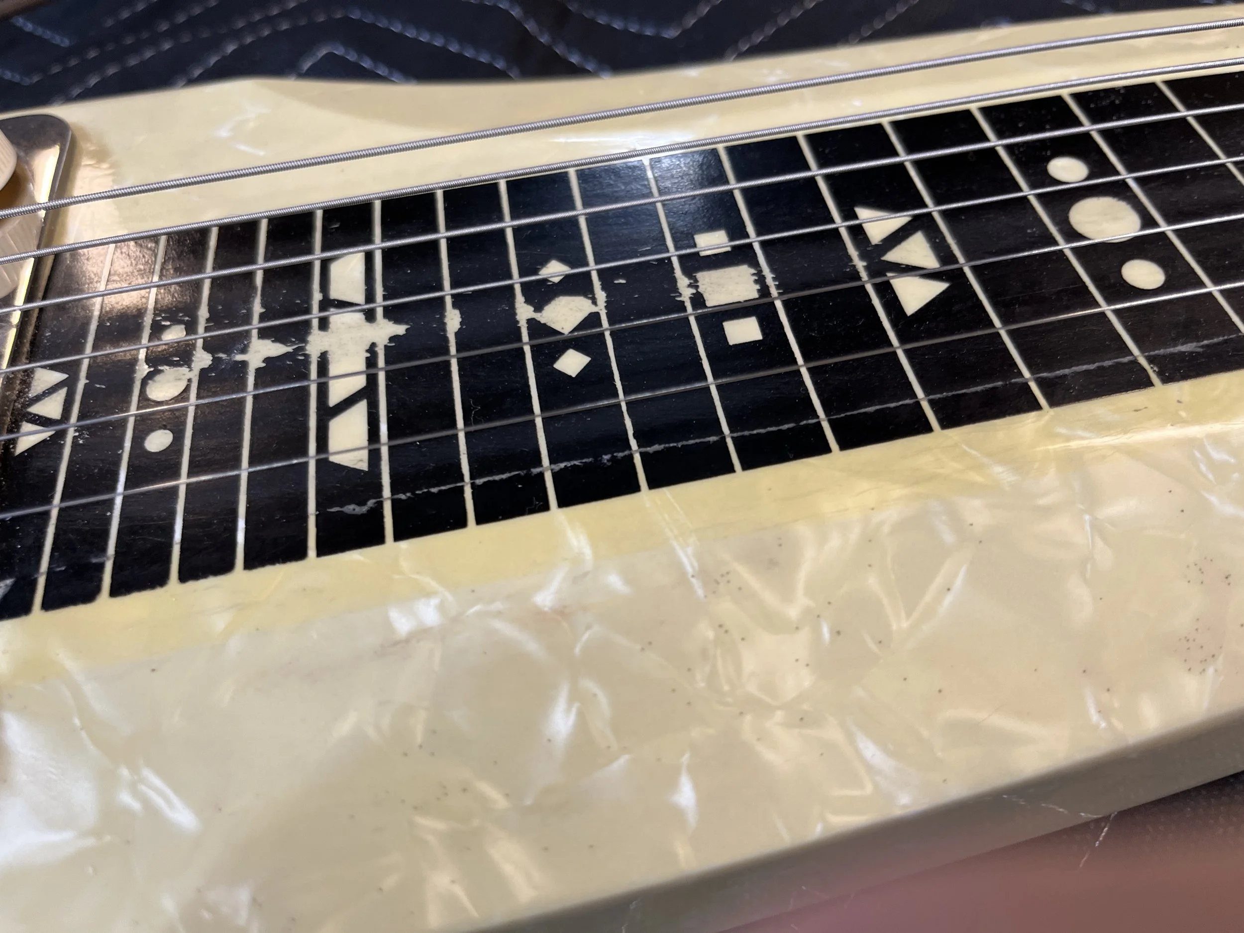 Supro-Comet-Lapsteel-1950s-Rowe-Stringtone-Perloid24.jpg