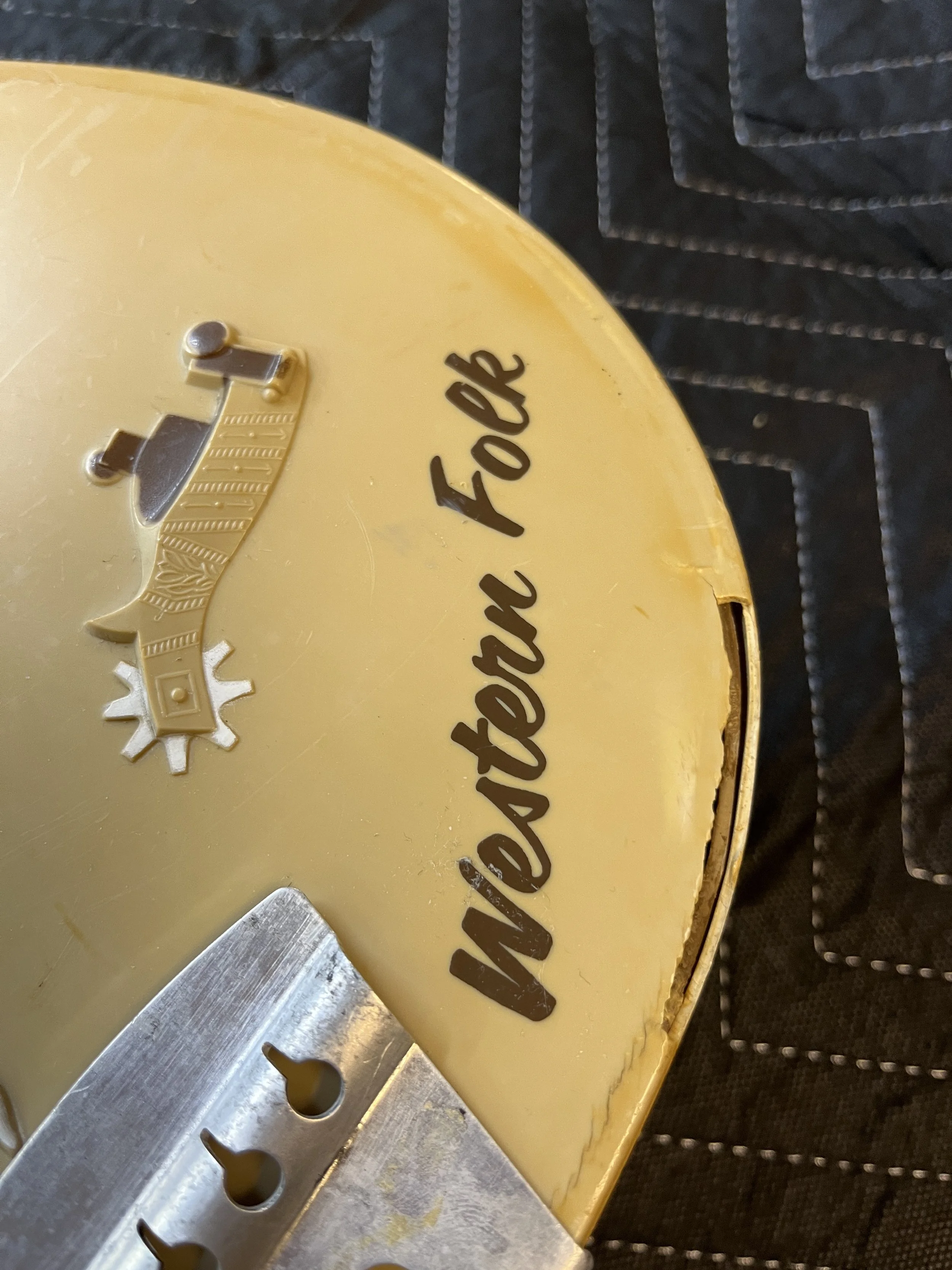 Emenee-Gene-Autry-Plastic-Guitar14.jpg