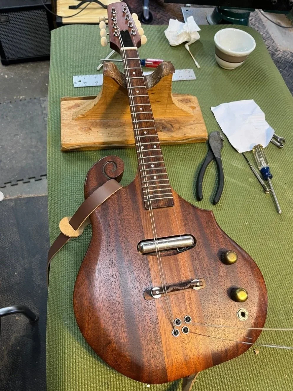 Michael Swanson built this mahogany solid-body electric mandola in 1997. Seen here during a setup.