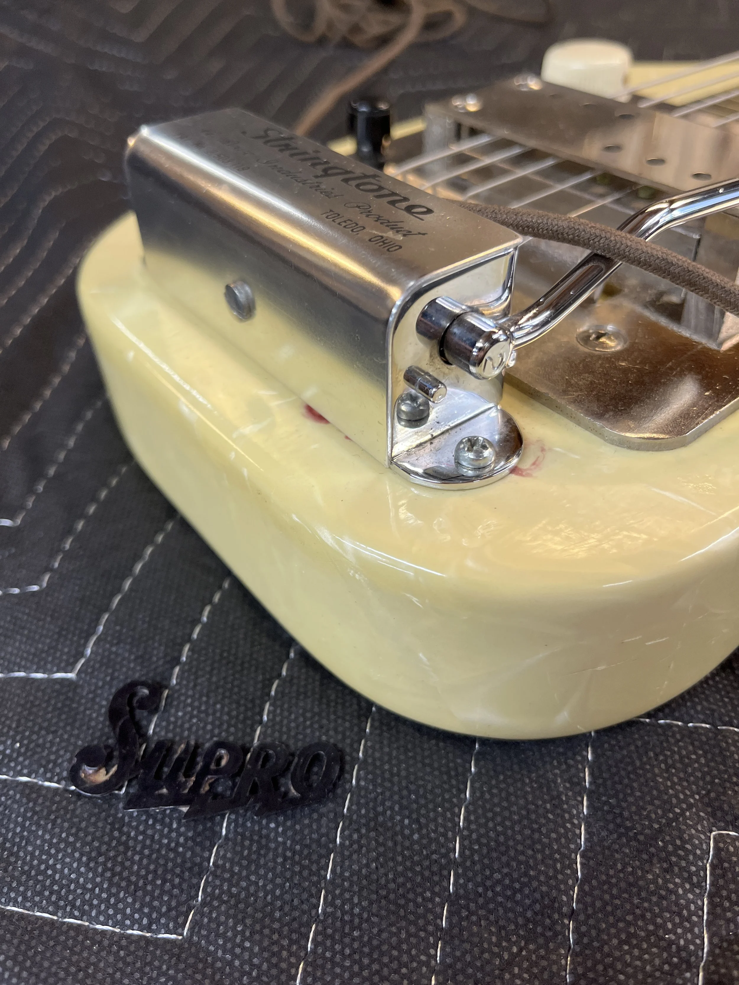 Supro-Comet-Lapsteel-1950s-Rowe-Stringtone-Perloid27.jpg