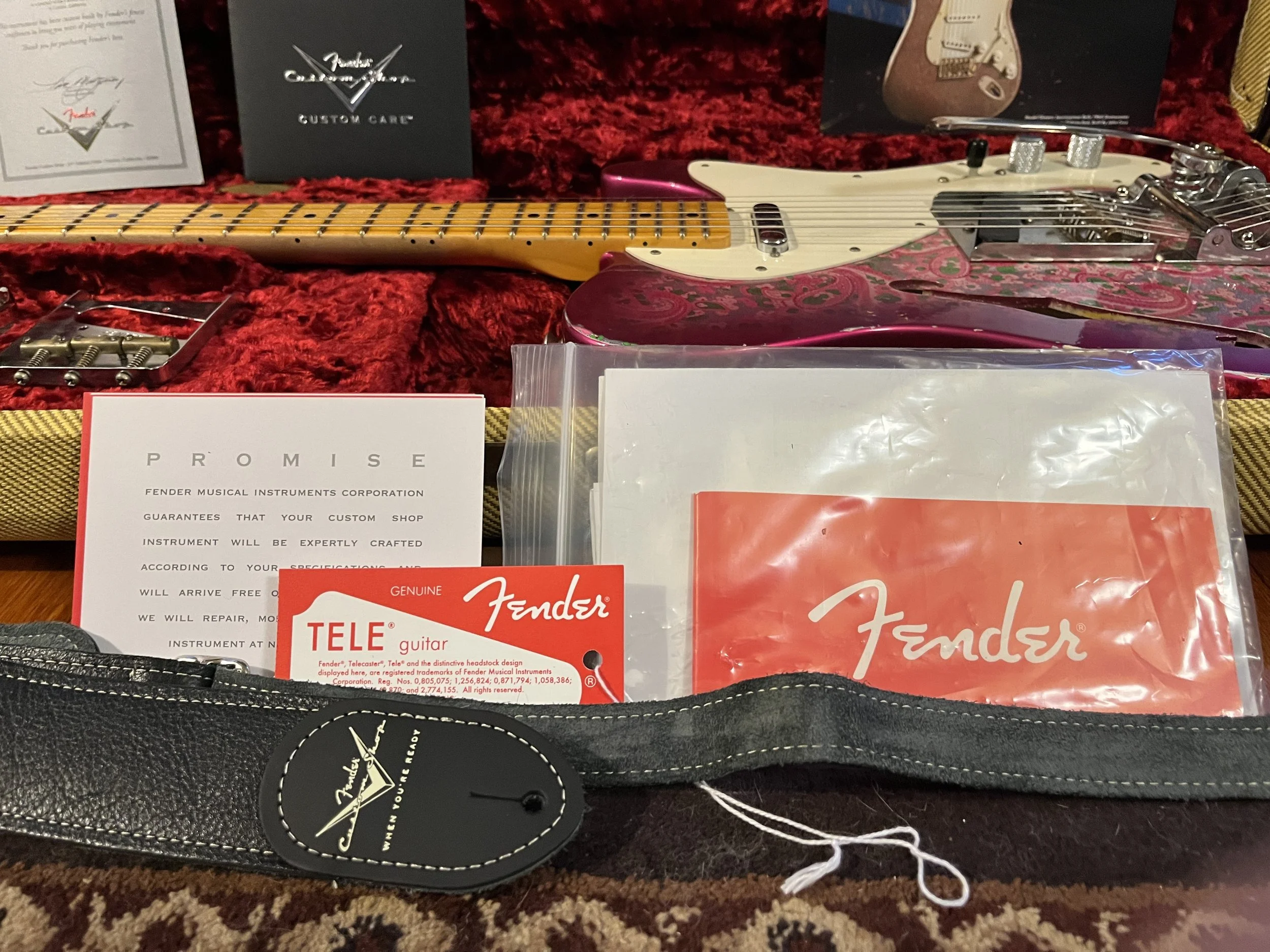 Strap and paper work for the reliced pink paisley Fender Telecaster Thinline 50s.