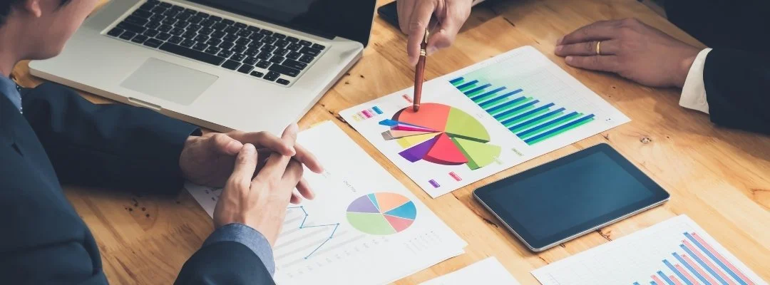 A professional consultant reviewing plans and discussing potential risks, representing honest communication, realistic expectations, professional confidence, consulting ethics, and trusted business advice.
